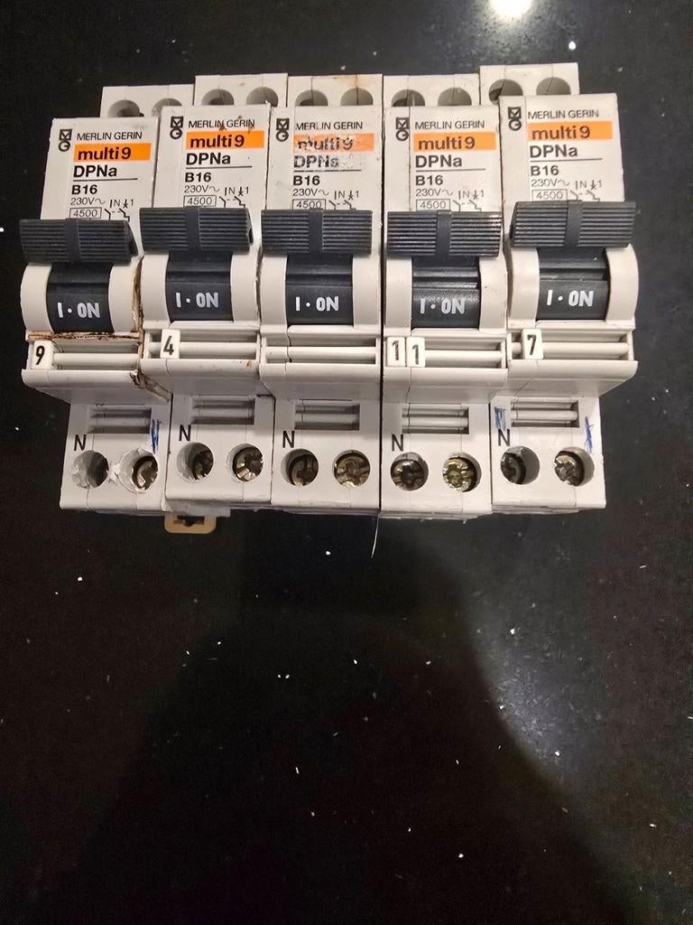 Set van 5 Merlin Gerin Multi 9 DPNa B16 230V~ IN1 4500, Ophalen of Verzenden, Gebruikt