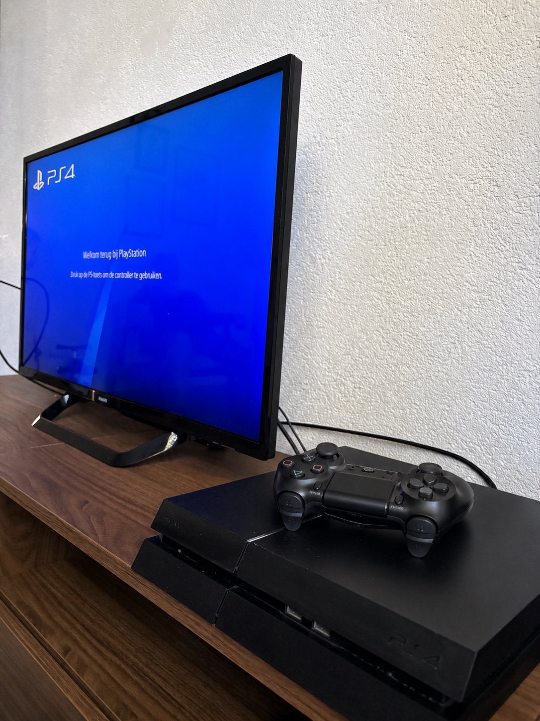 PS4 Slim met 1 controllers en FIFA games, Ophalen, Gebruikt, 2 spelers, Eén computer