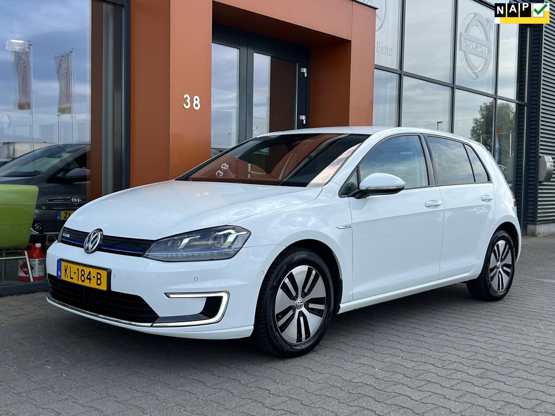 Volkswagen E-Golf |Carplay|Full LED|Leder|Navi|ACC|Dynaudio, Auto's, Gebruikt, 116 pk, Wit, 780 min