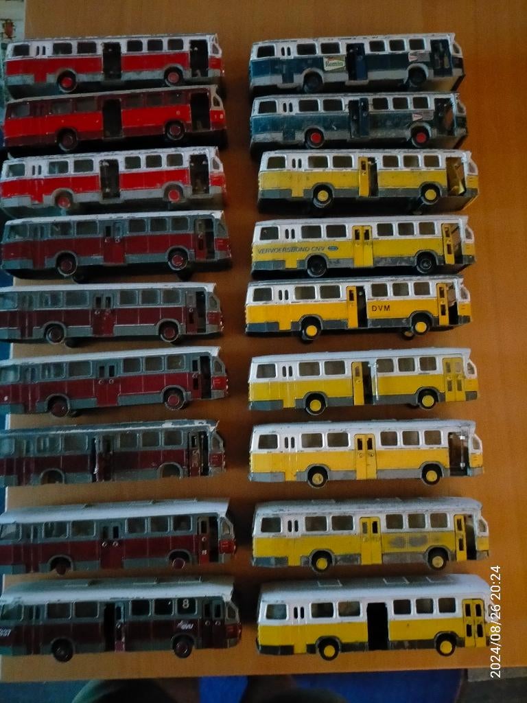 18 lion toys bussen, Hobby en Vrije tijd, Ophalen, Bus of Vrachtwagen, Lion Toys