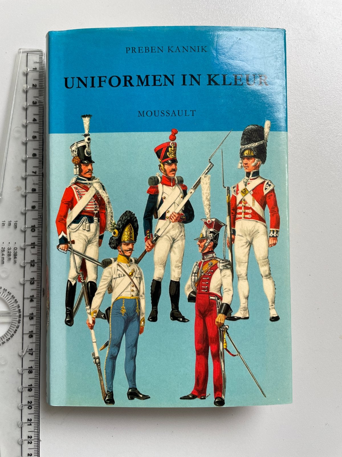 Uniformen in Kleur - Preben Kannik (1969), Gelezen, Niet van toepassing, Ophalen of Verzenden, Algemeen