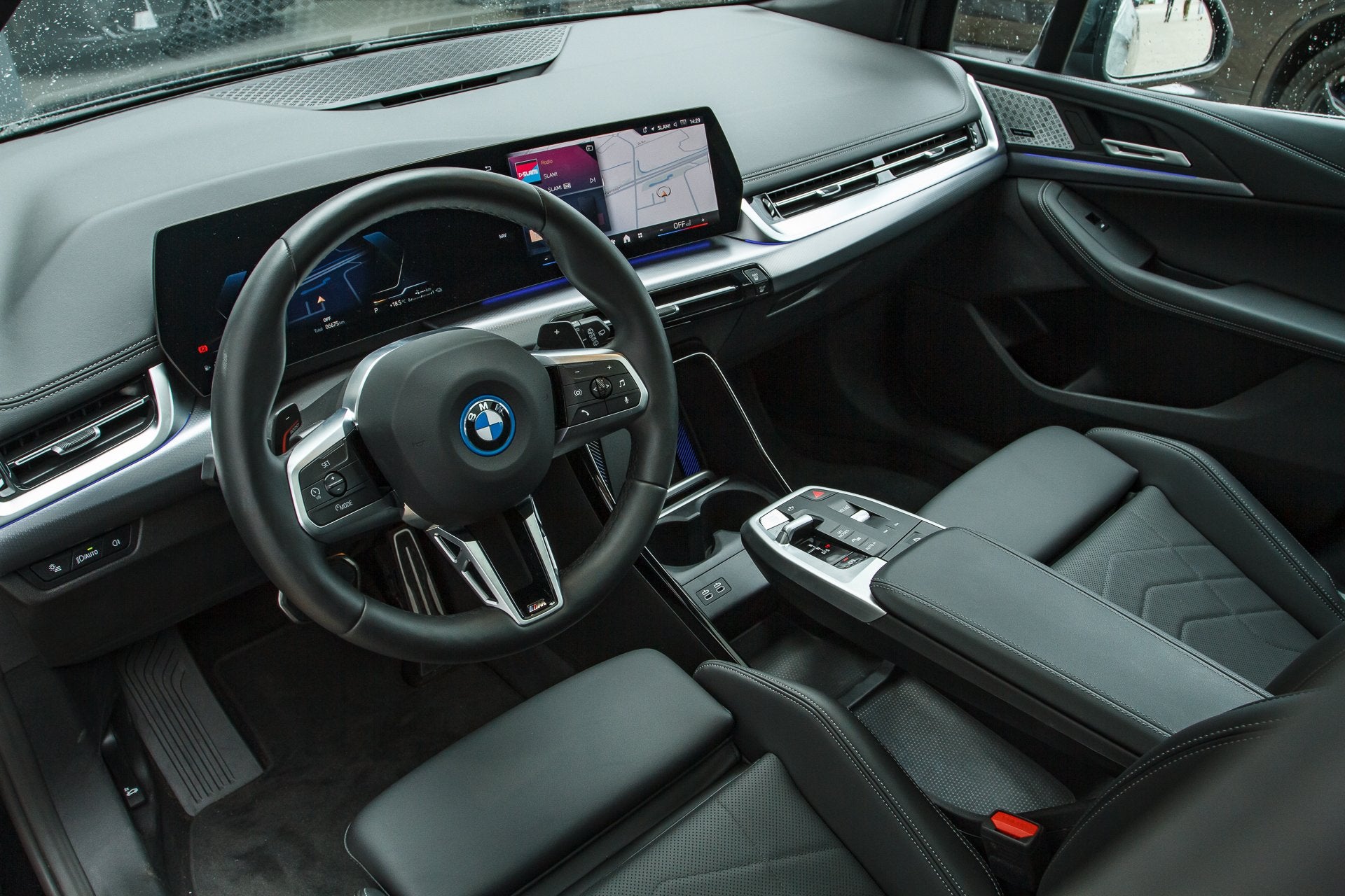 BMW 2 Serie Active Tourer 225e xDrive M Sport Automaat / Pan, Dealer onderhouden, 1800 kg, Gebruikt, Zwart