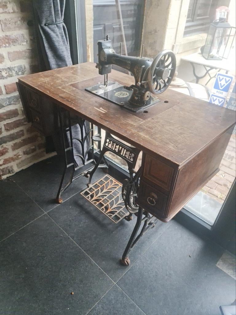 Antieke Premier naaimachine met werktafel, Ophalen of Verzenden
