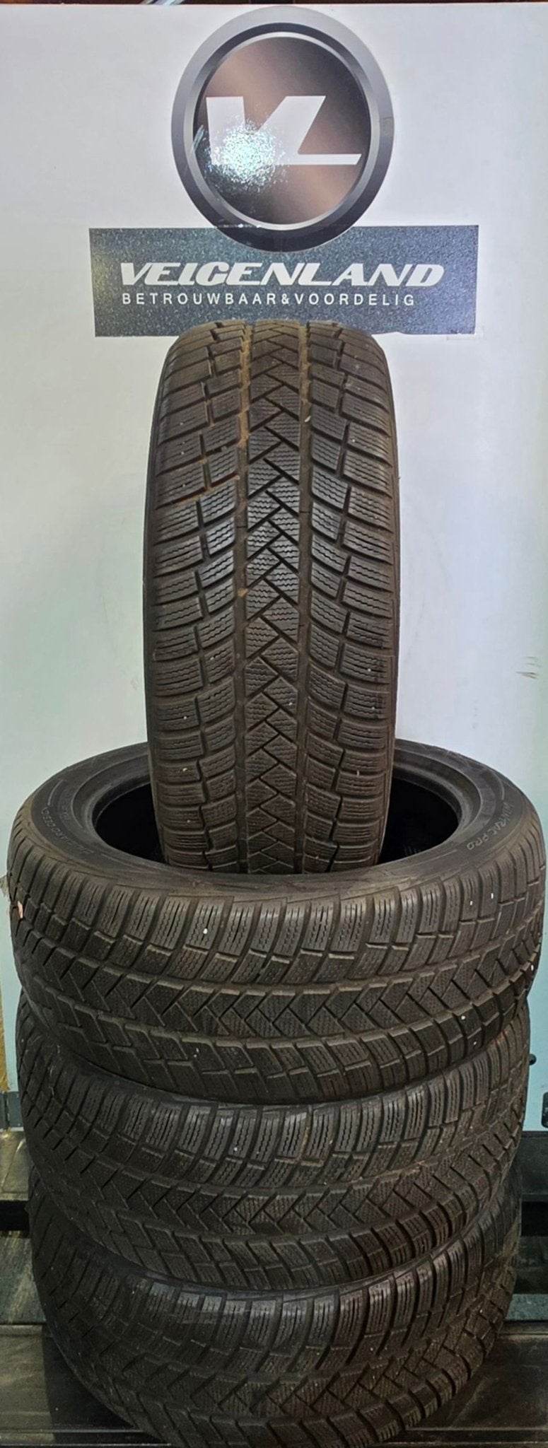 Vredestein Wintrac Pro 245-45-19 2454519 245/45R19 102W, 19 inch, -, -, Band(en)