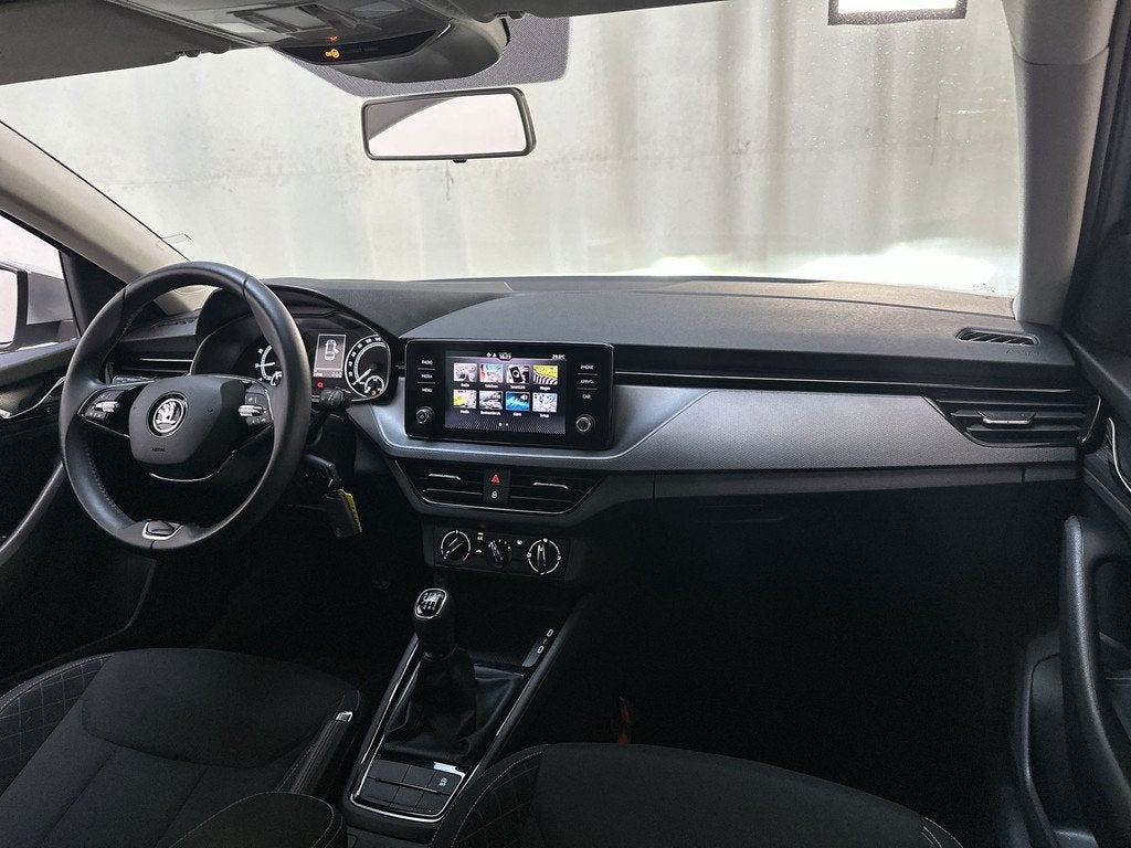Skoda Scala 1.0 TSI Ambition Parkeersensoren App-Connect DAB, Auto's, Skoda, Met garantie (alle), 610 kg, 49 €/maand, Origineel Nederlands