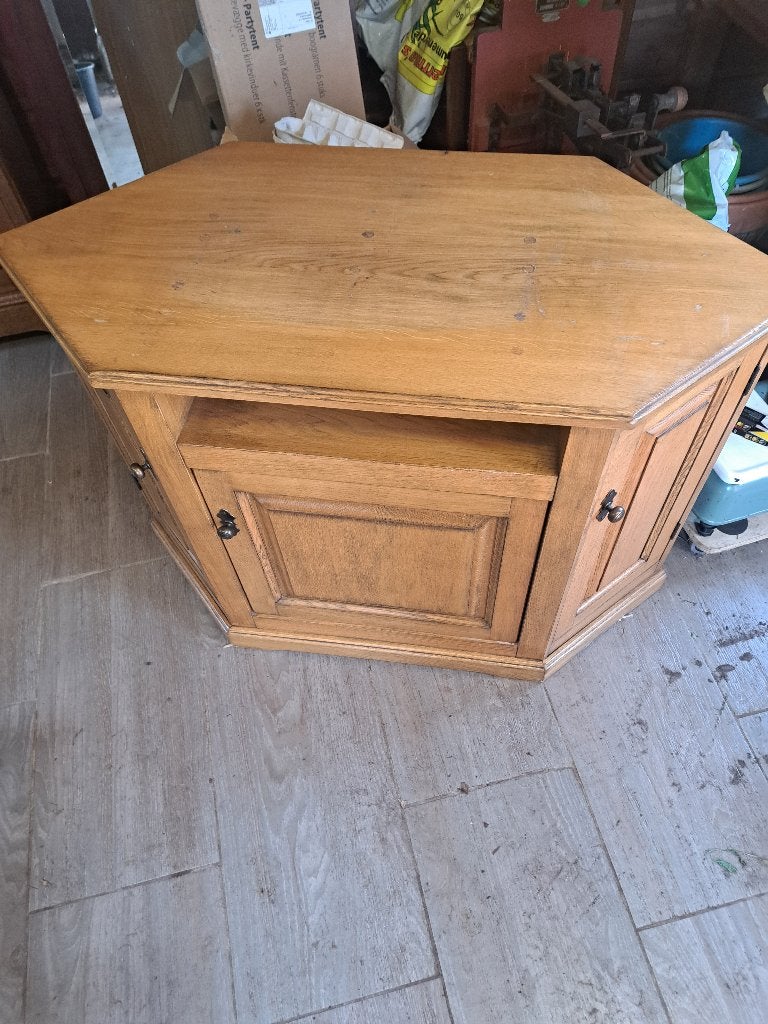 1 tv kastje. gratis op te halen. 3, Ophalen, Gebruikt, 25 tot 50 cm, Minder dan 100 cm