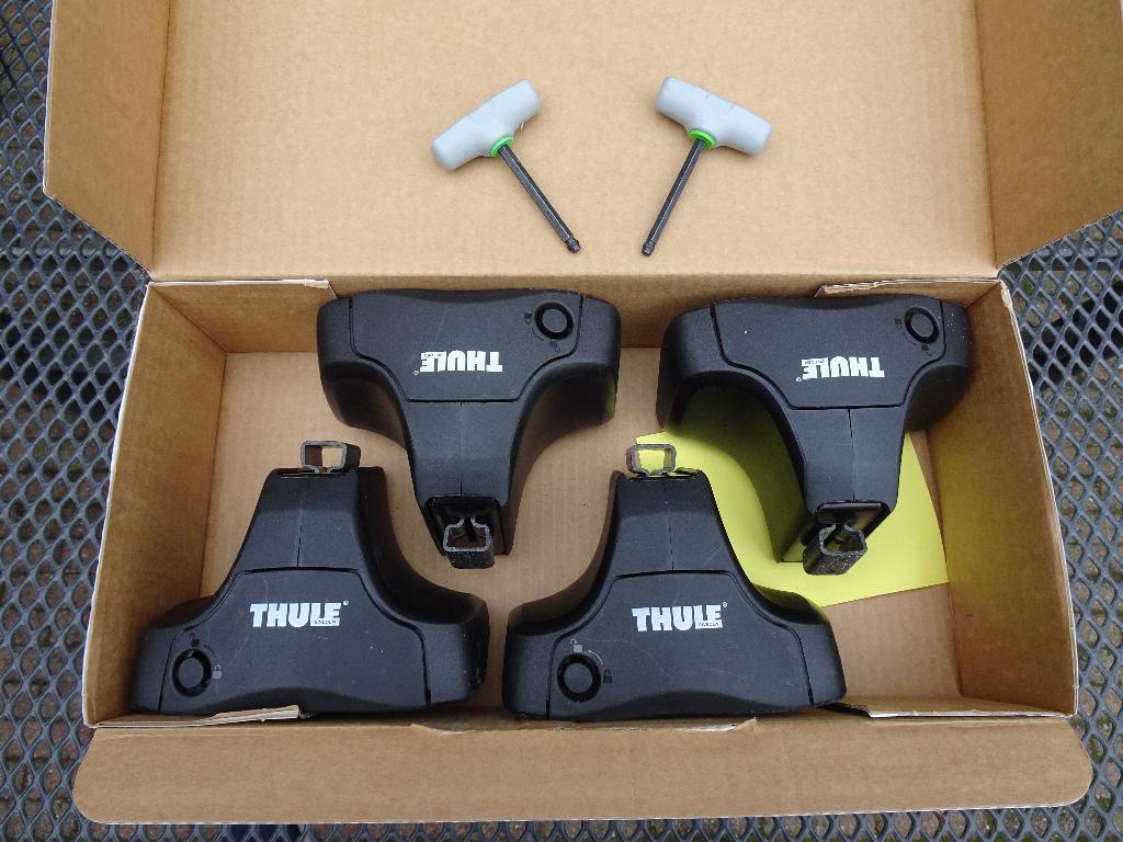 Thule 754 voetenset ( rapid system ), Auto diversen, Dakdragers, Ophalen of Verzenden, Gebruikt