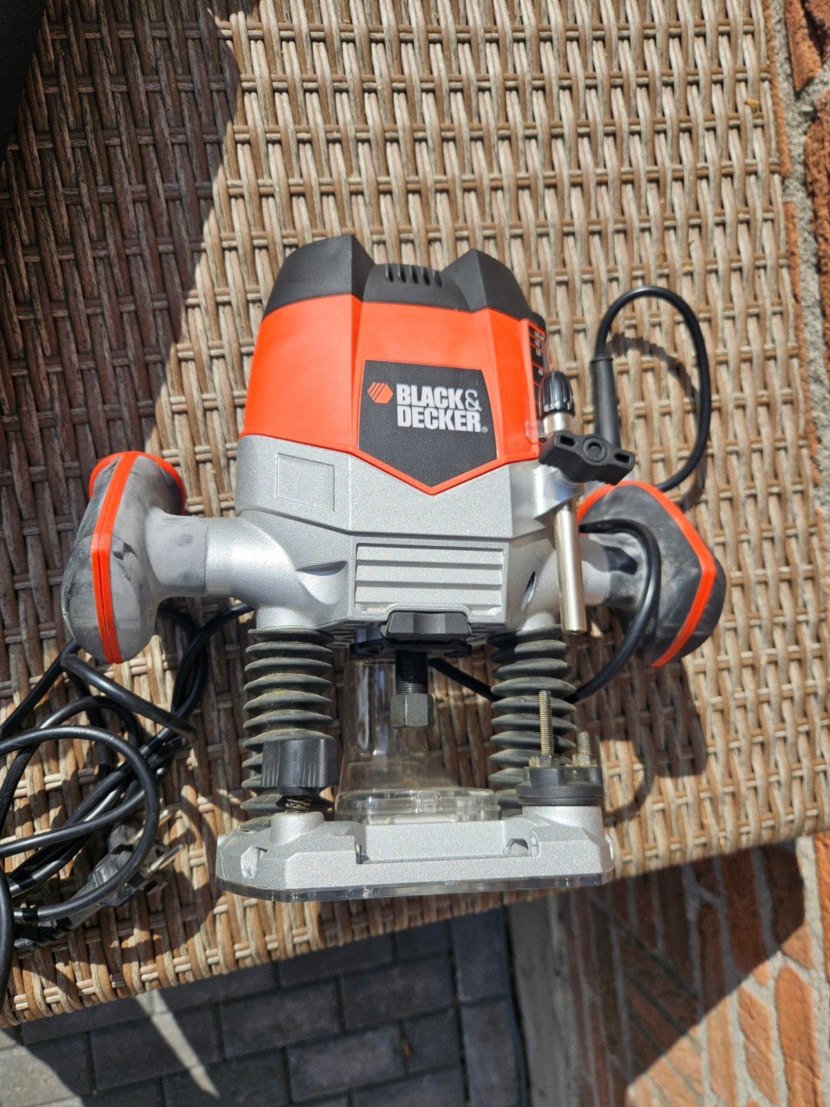 Black & Decker KW900E Bovenfrees 1200W met accessoires, Gebruikt, Ophalen of Verzenden, Black & Decker, Bovenfrees