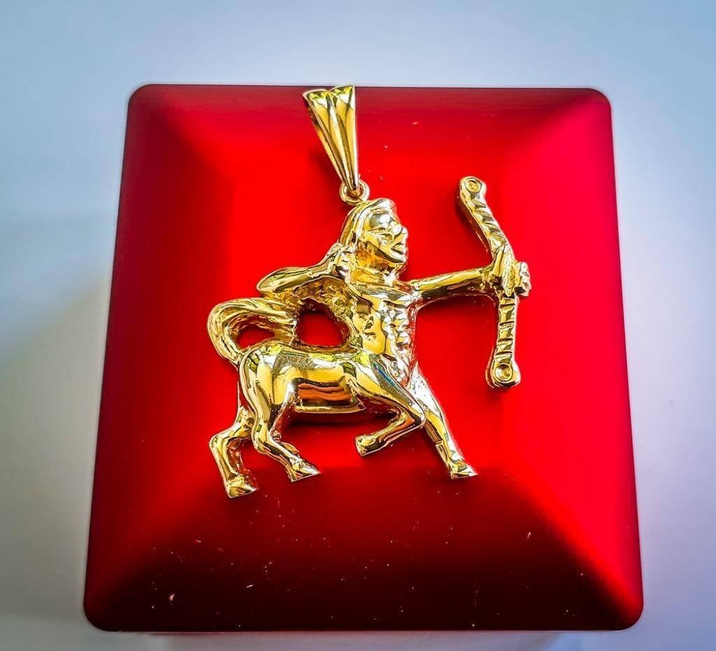 14 karaat gouden hanger sterrenbeeld boogschutter, Ophalen, Zo goed als nieuw, Kruis of Symbool, Goud