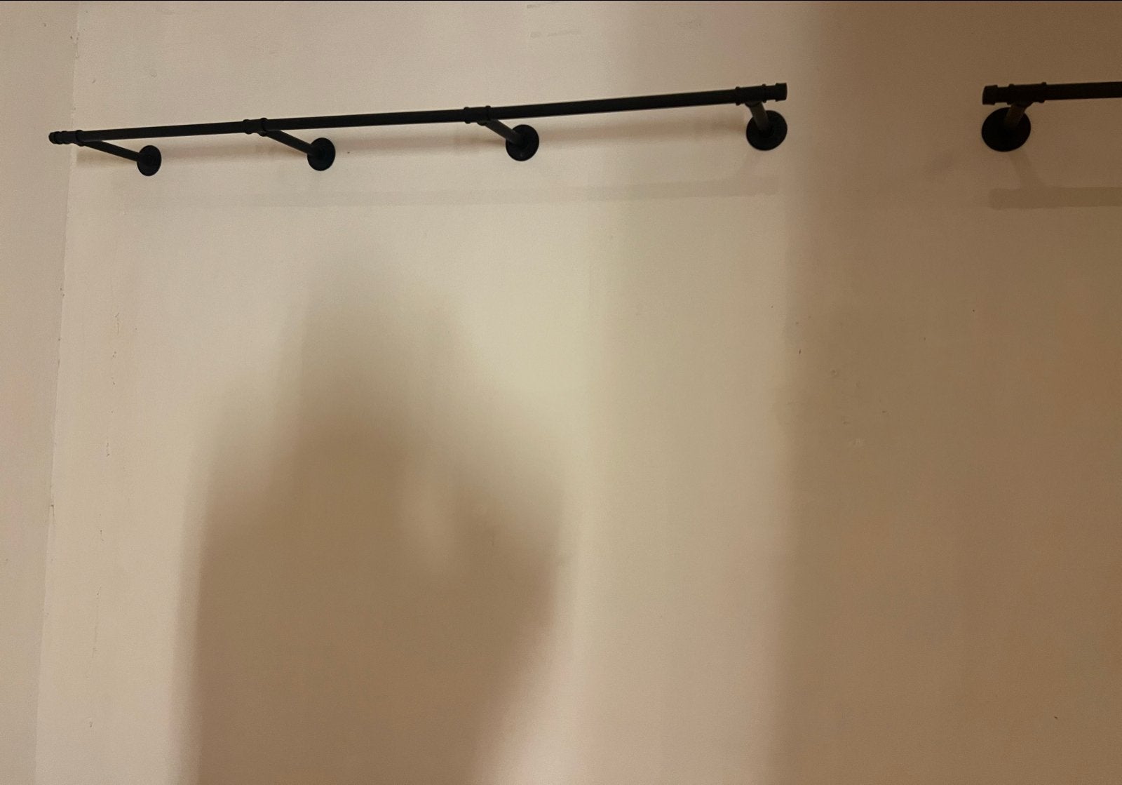 Zwarte kledingrekken voor wandmontage, Ophalen of Verzenden, Gebruikt