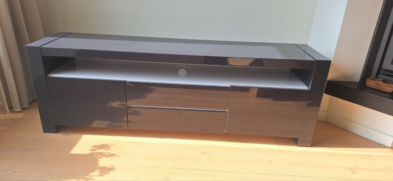 Modern TV-meubel hoogglans grijs met opbergruimte, Ophalen, Modern, Hoogglans, Gebruikt, 150 tot 200 cm