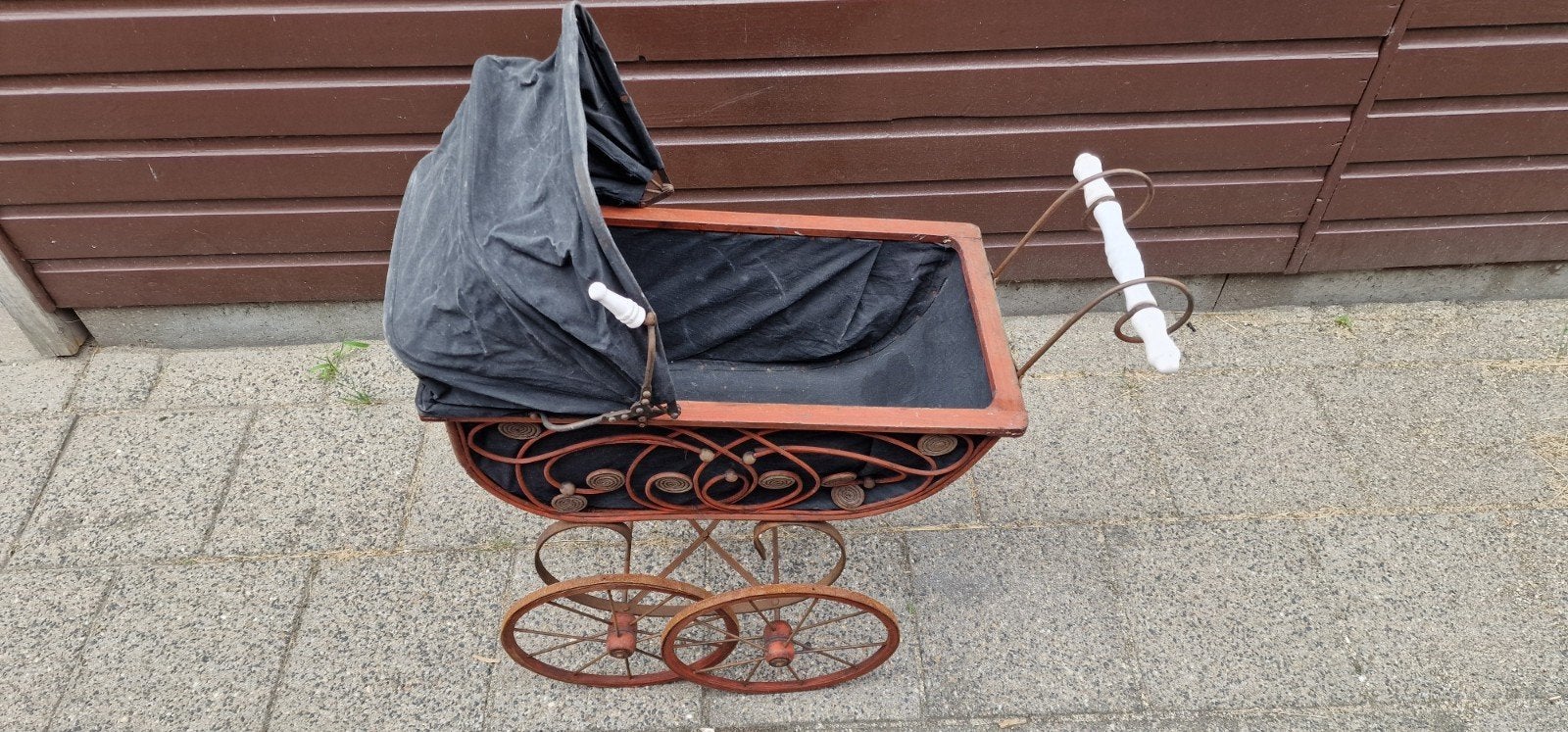 brocante poppenwagen, Ophalen