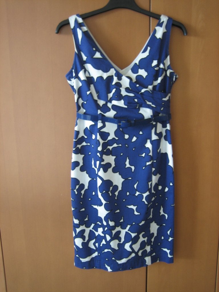 Prachtig elegant blauw-wit jurkje CAROLINE BISS 36 snazzeys, Nieuw, Maat 36 (S), Caroline Biss, Onder de knie
