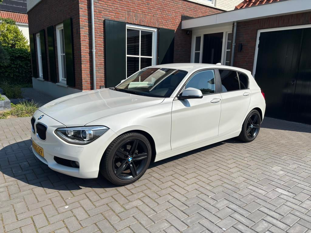 BMW 1-Serie 116i HighExecutive, incl 2e winter velgenset!, 1-Serie, Lederen bekleding, Beige, 4 cilinders