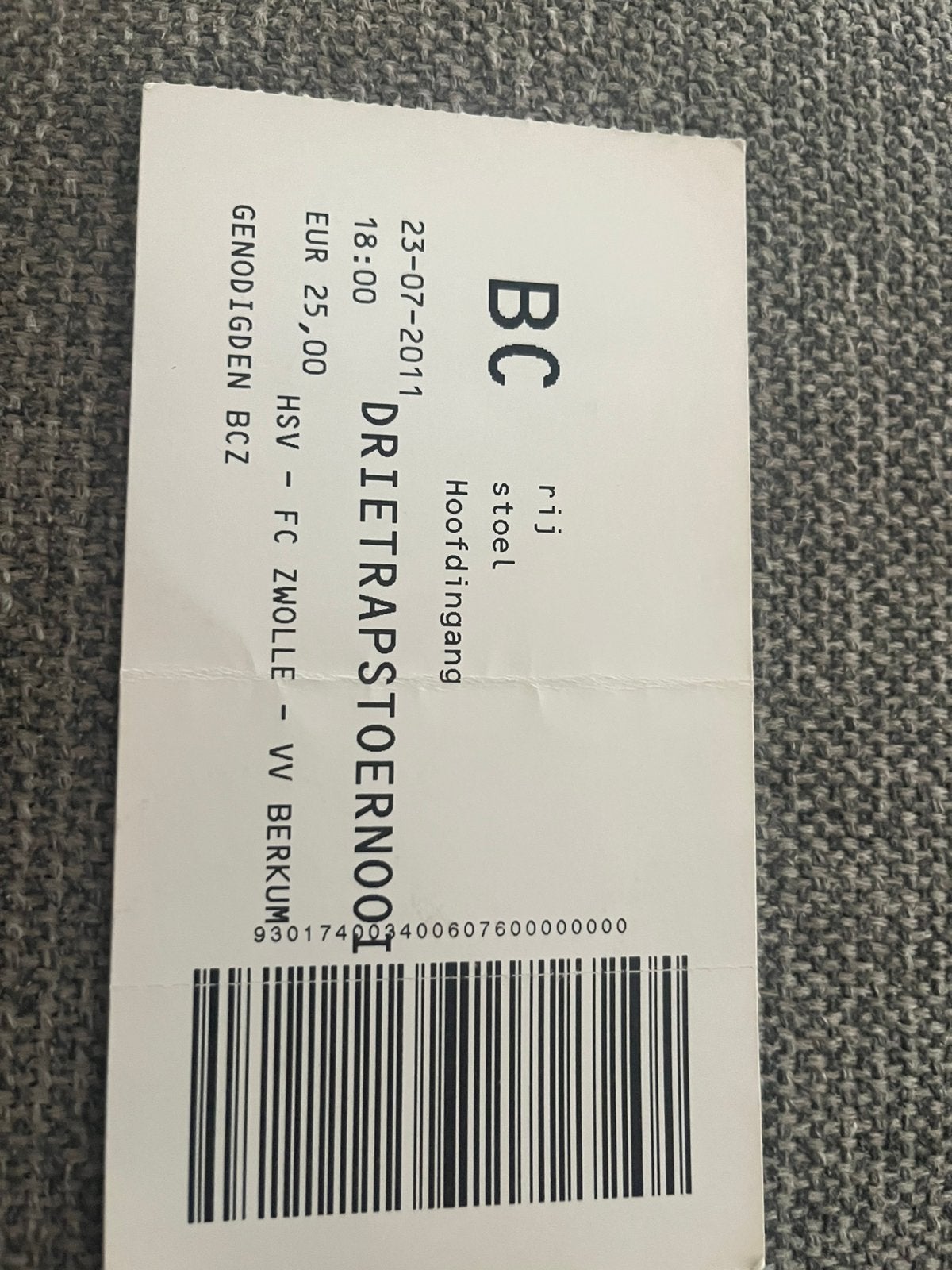 TICKET DRIETRAPSTOERNOOI 2011 MET FC ZWOLLE/HSV/BERKUM, Verzamelen, Sportartikelen en Voetbal, Ophalen of Verzenden, Zo goed als nieuw