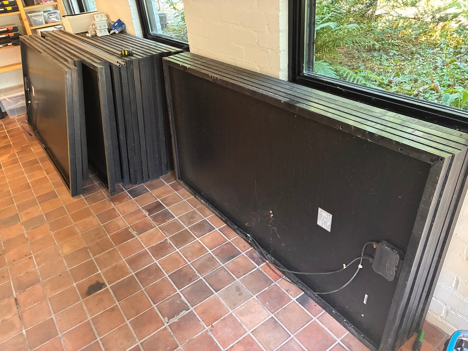 27 Zonnepanelen en Omvormer - ECSOLAR 300W (24x) & 250W (3x), Ophalen, Gebruikt, Compleet systeem, 200 wattpiek of meer