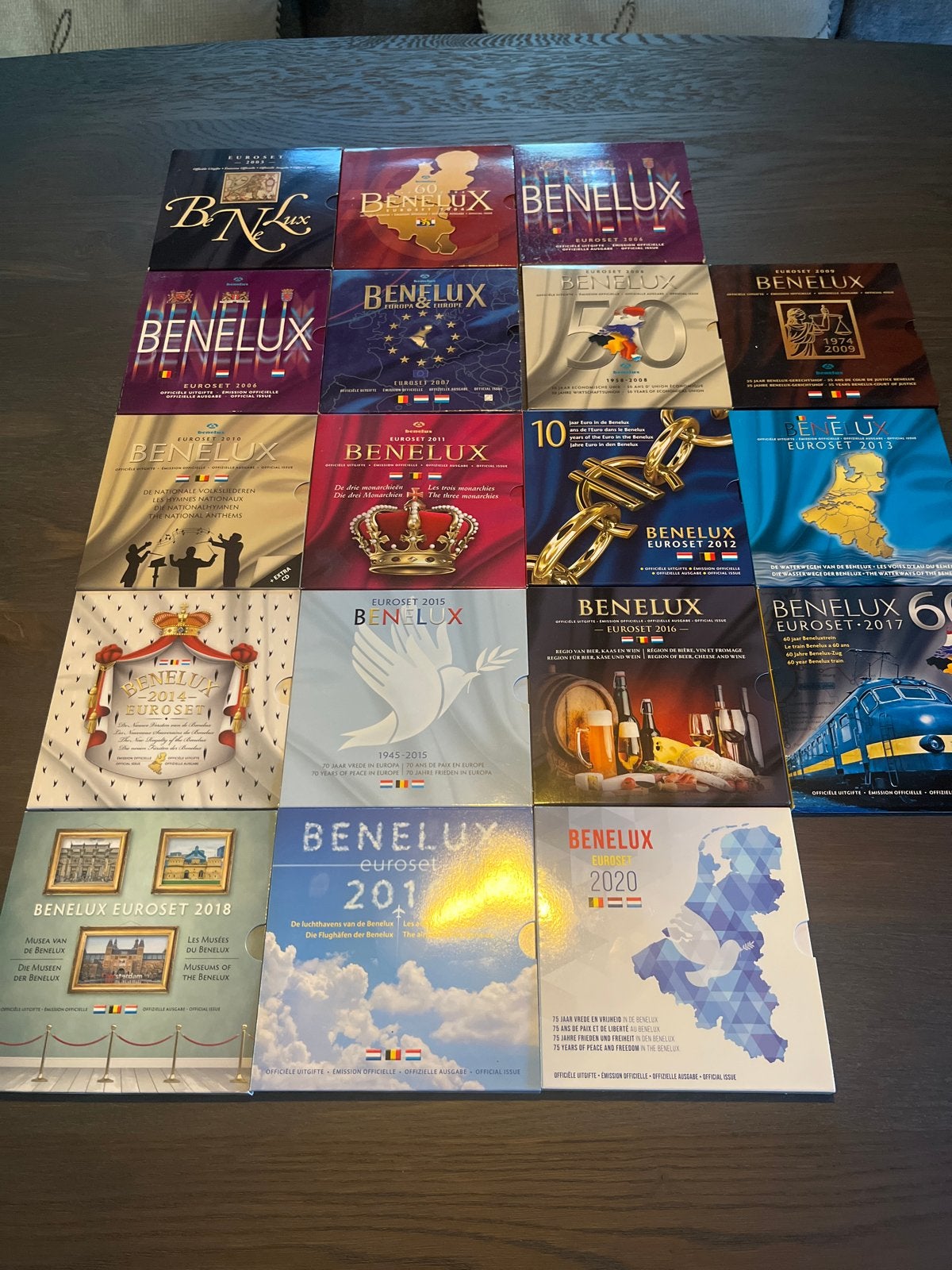 18 x Benelux Euroset Collectie  2003-2020, Postzegels en Munten, Ophalen, Verzamelmap