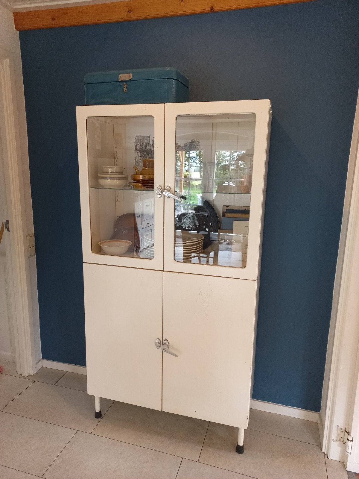 Vintage Apothekerskast uit Tsjechisch Ziekenhuis, Ophalen