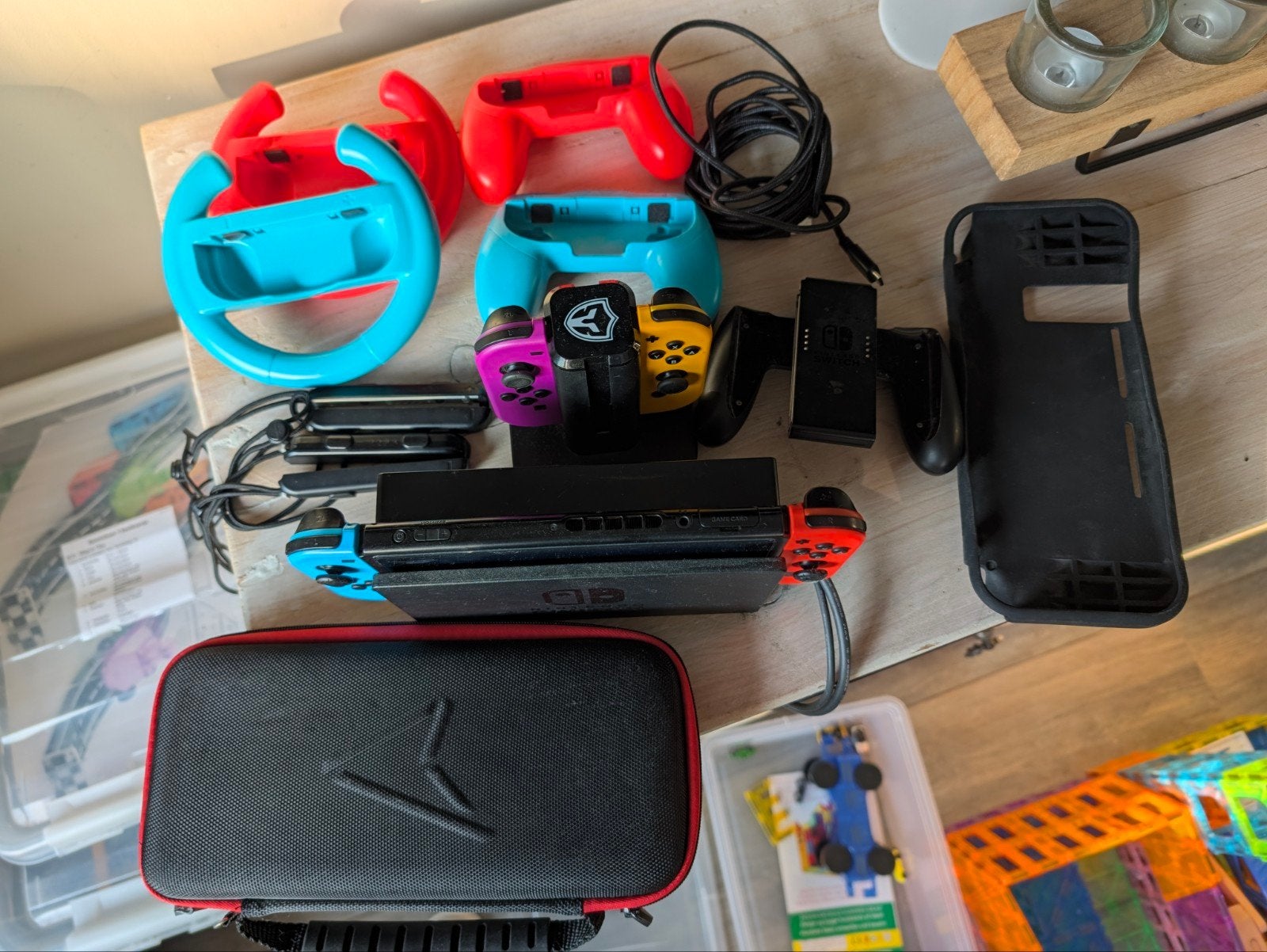 Nintendo Switch met accessoires en extra controllers, Ophalen of Verzenden, Gebruikt, Met 3 controllers of meer, Switch Original