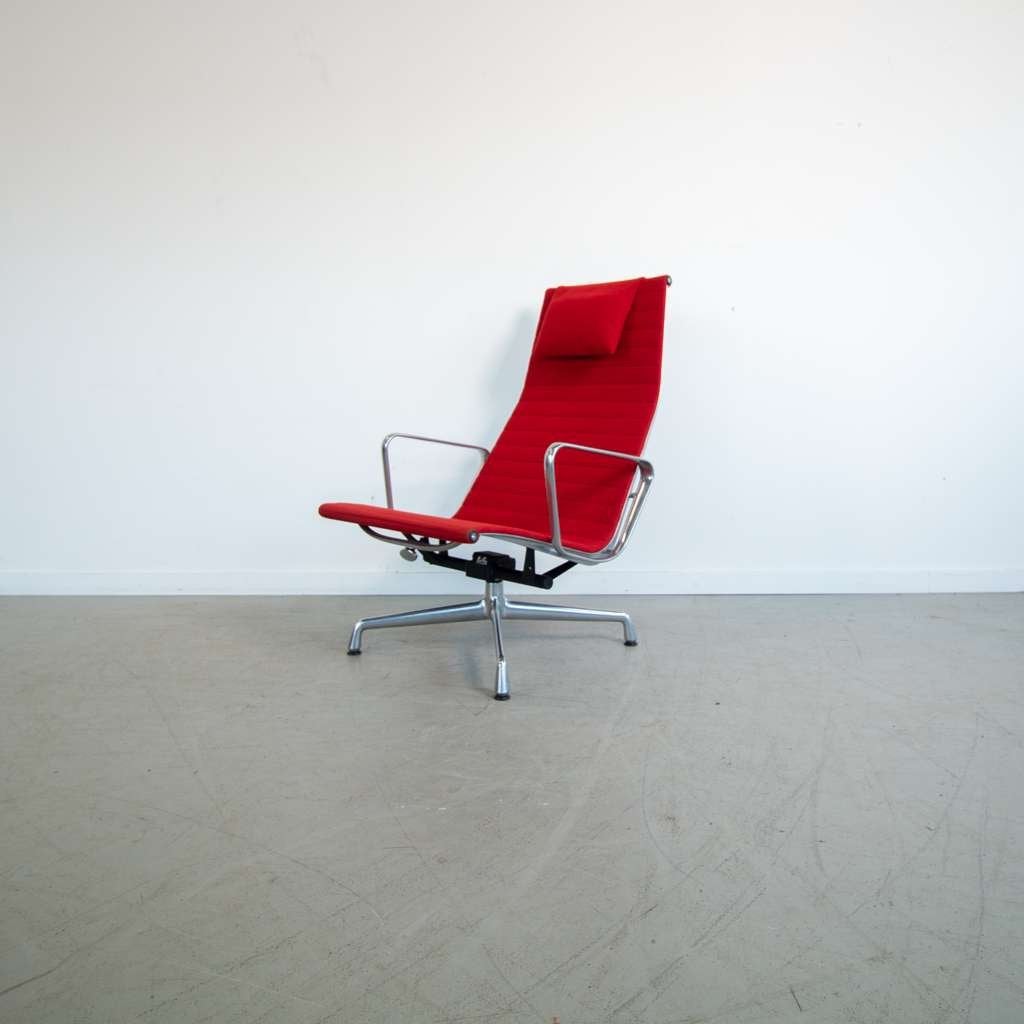 1x Vitra Eames EA 124 Fauteuil Rood Hopsak – Aluminium, Huis en Inrichting, Niet ingevuld, Minder dan 75 cm, Niet ingevuld, Ophalen of Verzenden