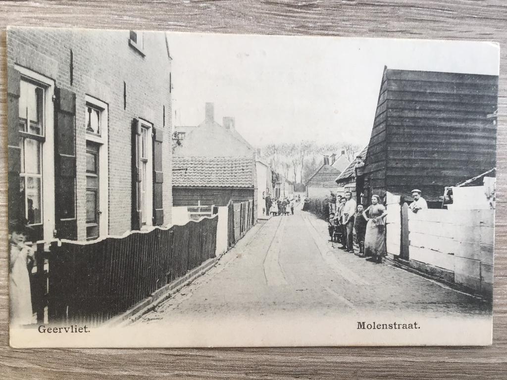 Geervliet Molenstraat met volk 1900-05, Verzenden, Voor 1920, Ongelopen, Zuid-Holland