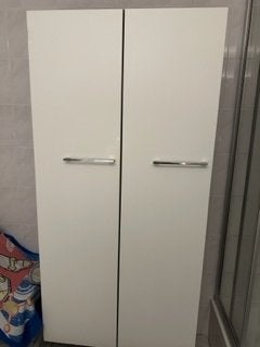 Witte badkamerkast met glazen planken, Huis en Inrichting, Badkamer | Badkamermeubels, (Half)hoge kast, Gebruikt, 150 tot 200 cm