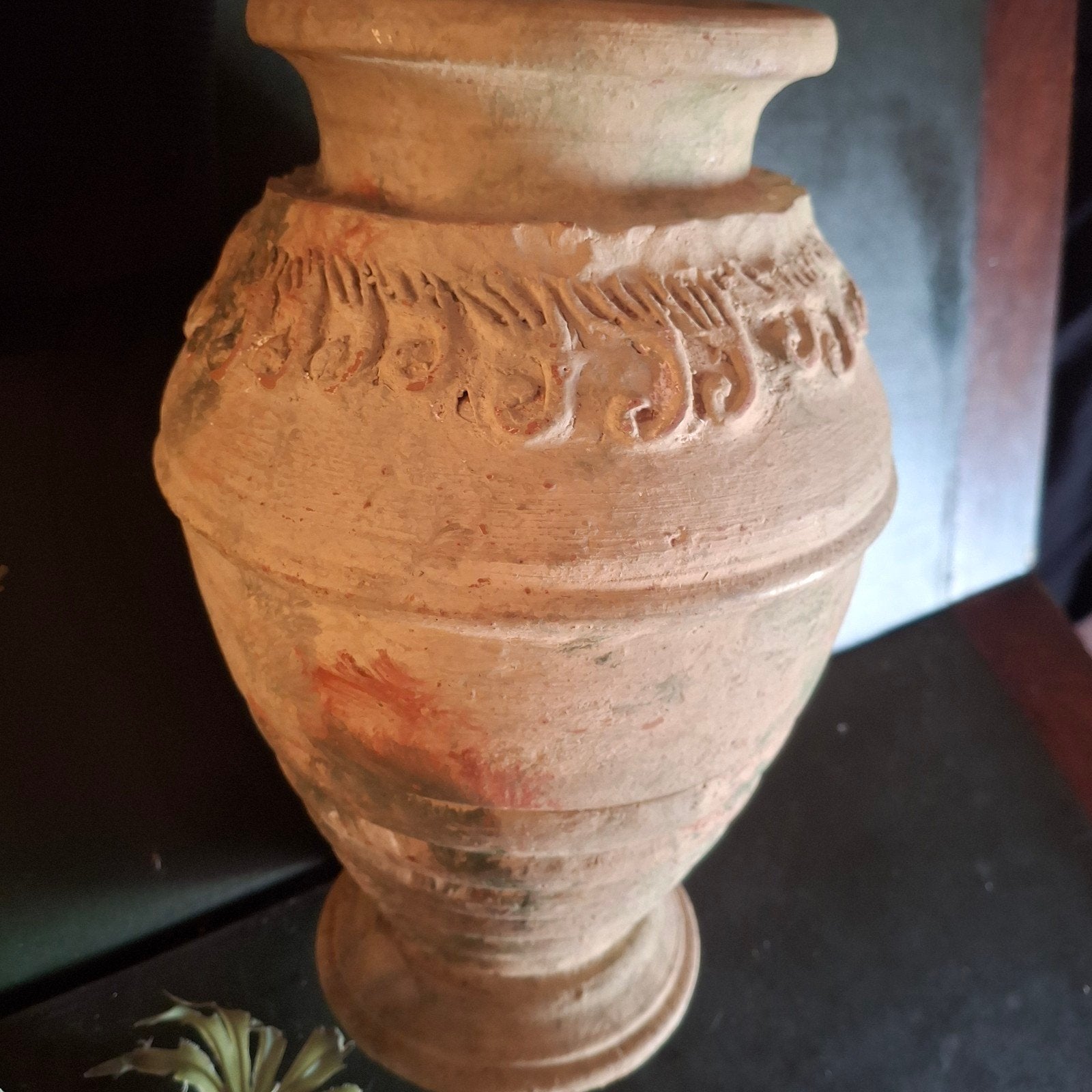 Decoratieve Aardewerk Vaas  - 29cm Hoog, Antiek en Kunst, Antiek | Vazen, Ophalen of Verzenden