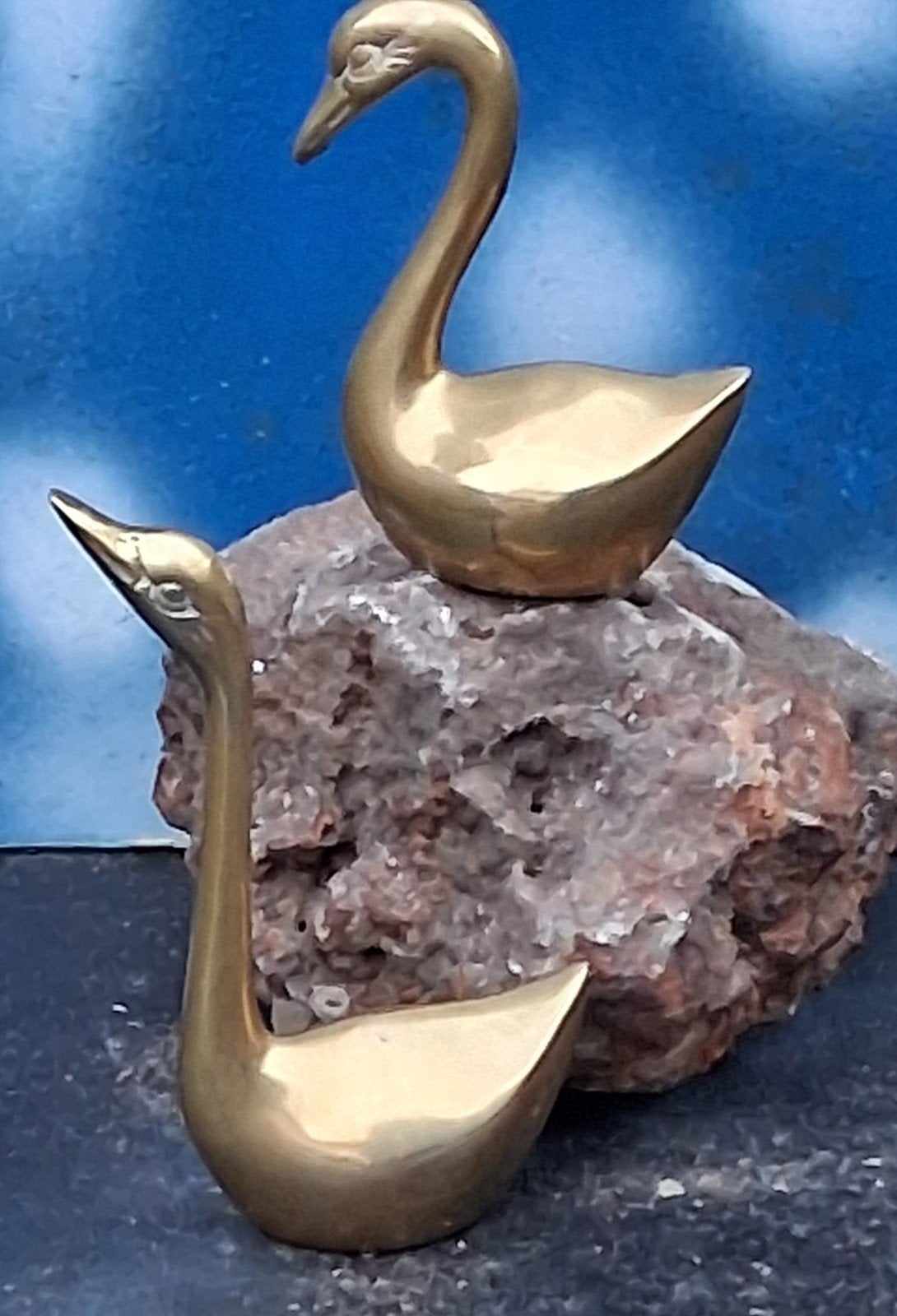 Zwaan. Zwanenpaar.  Messing.  Ca '70. 14 & 10 cm., Ophalen, Zo goed als nieuw, Vogel, Beeldje of Figuurtje