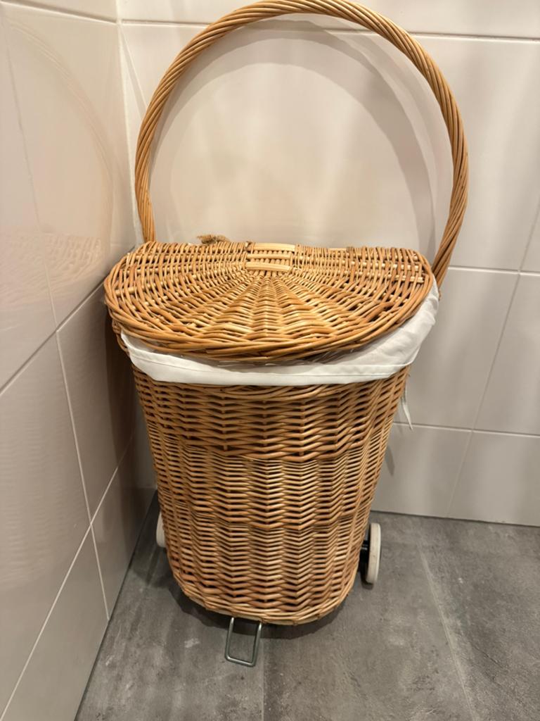TOLKNING wasmand op wielen / laundry basket, Ophalen, Overige typen, 50 tot 100 cm, Minder dan 100 cm
