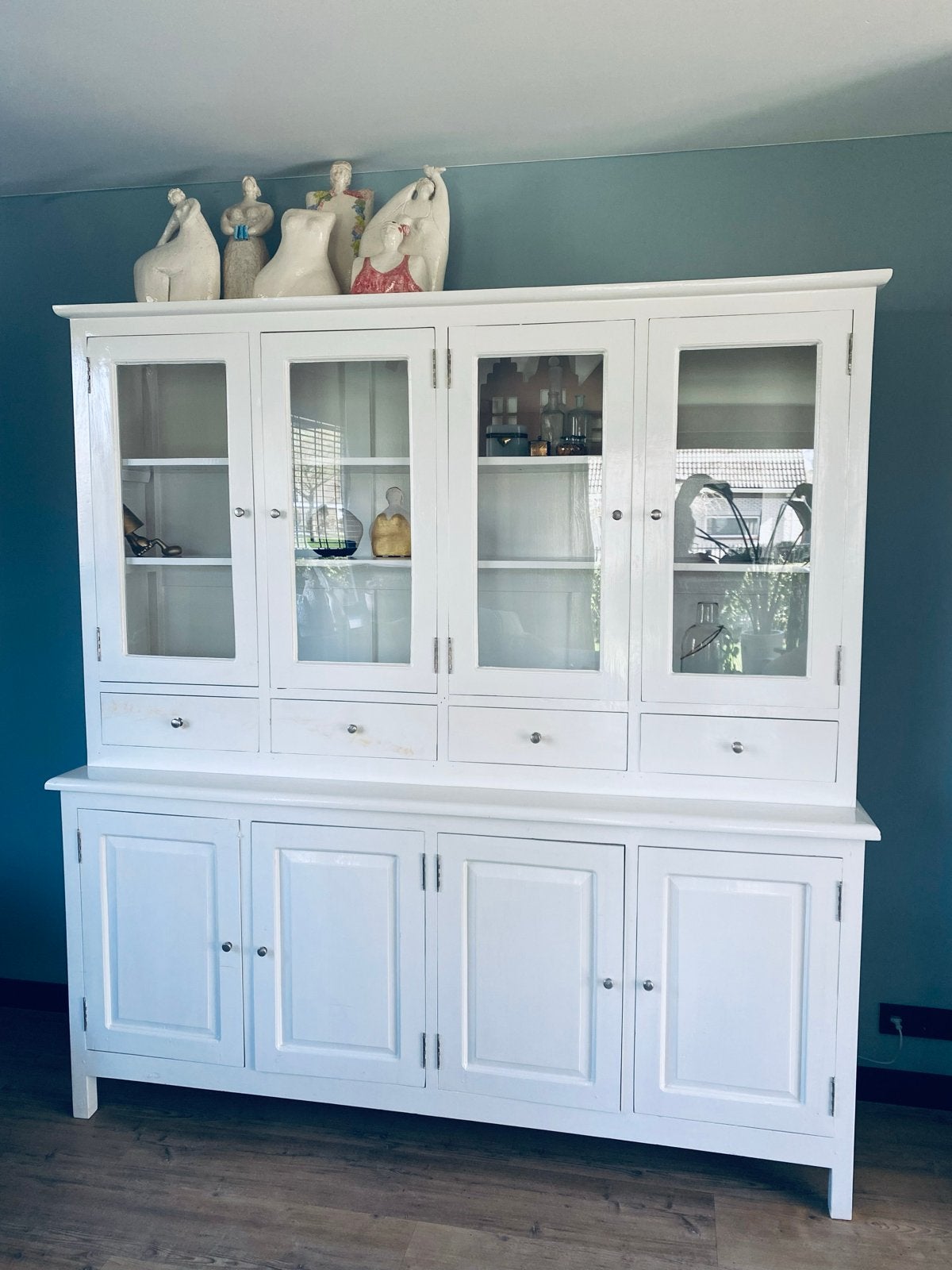 Witte buffetkast / servieskast met vitrine en lades