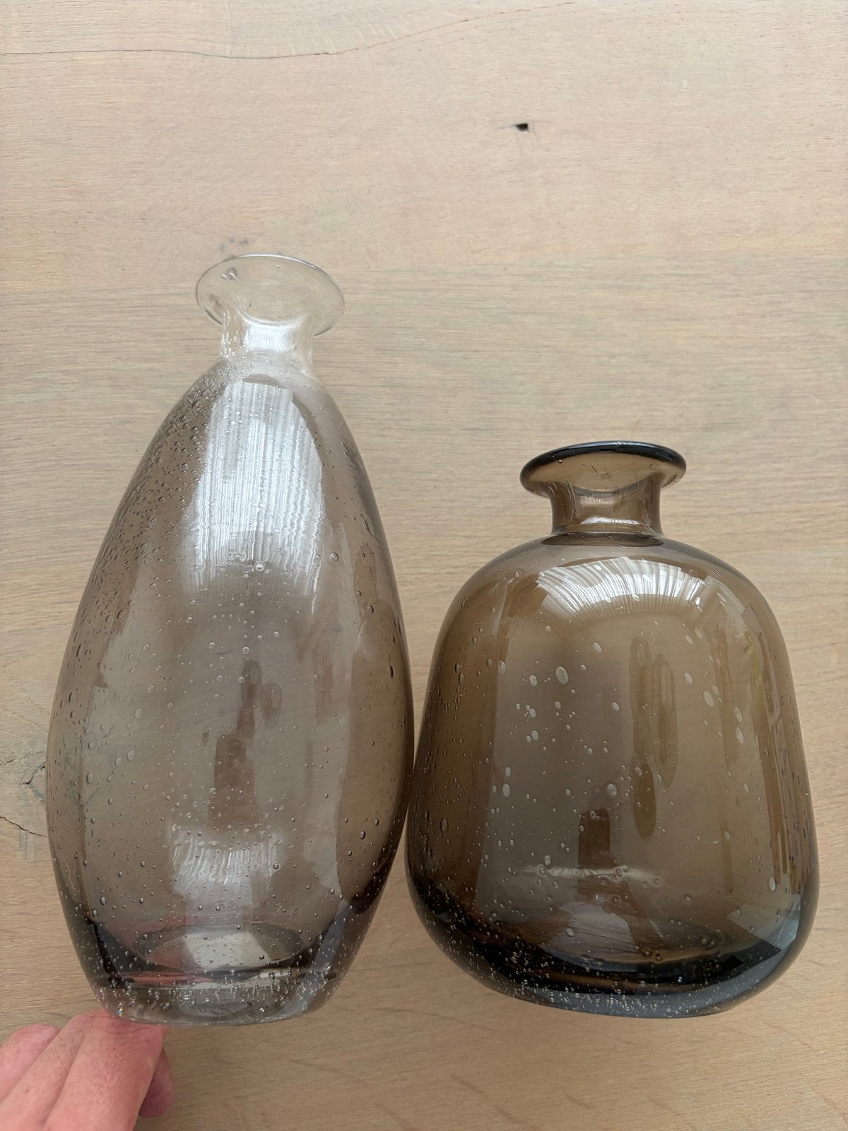 Set van 2 glazen vazen met bubbels - bruin/grijs, Huis en Inrichting, Ophalen, Minder dan 50 cm, Groen, Glas
