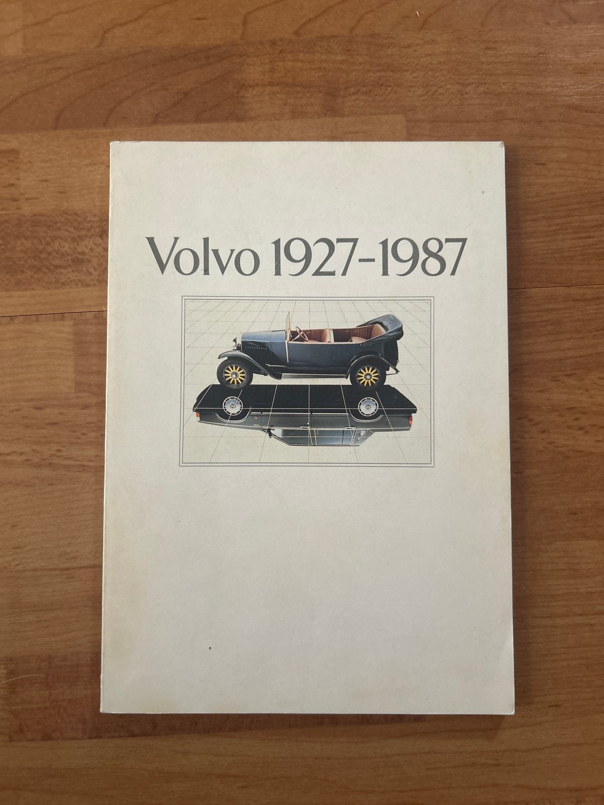 Boekje 60 jaar Volvo 1927-1987 - Goede, nette staat, Ophalen of Verzenden, Gelezen, Volvo