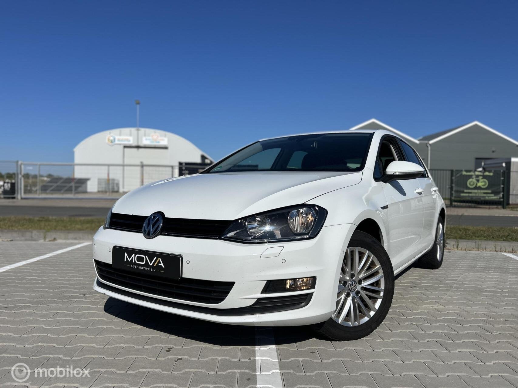 Volkswagen Golf 7 1.2 TSI CUP Edition 40|STOELVERWARMING|APK, Voorwielaandrijving, 86 pk, 4 cilinders, Wit