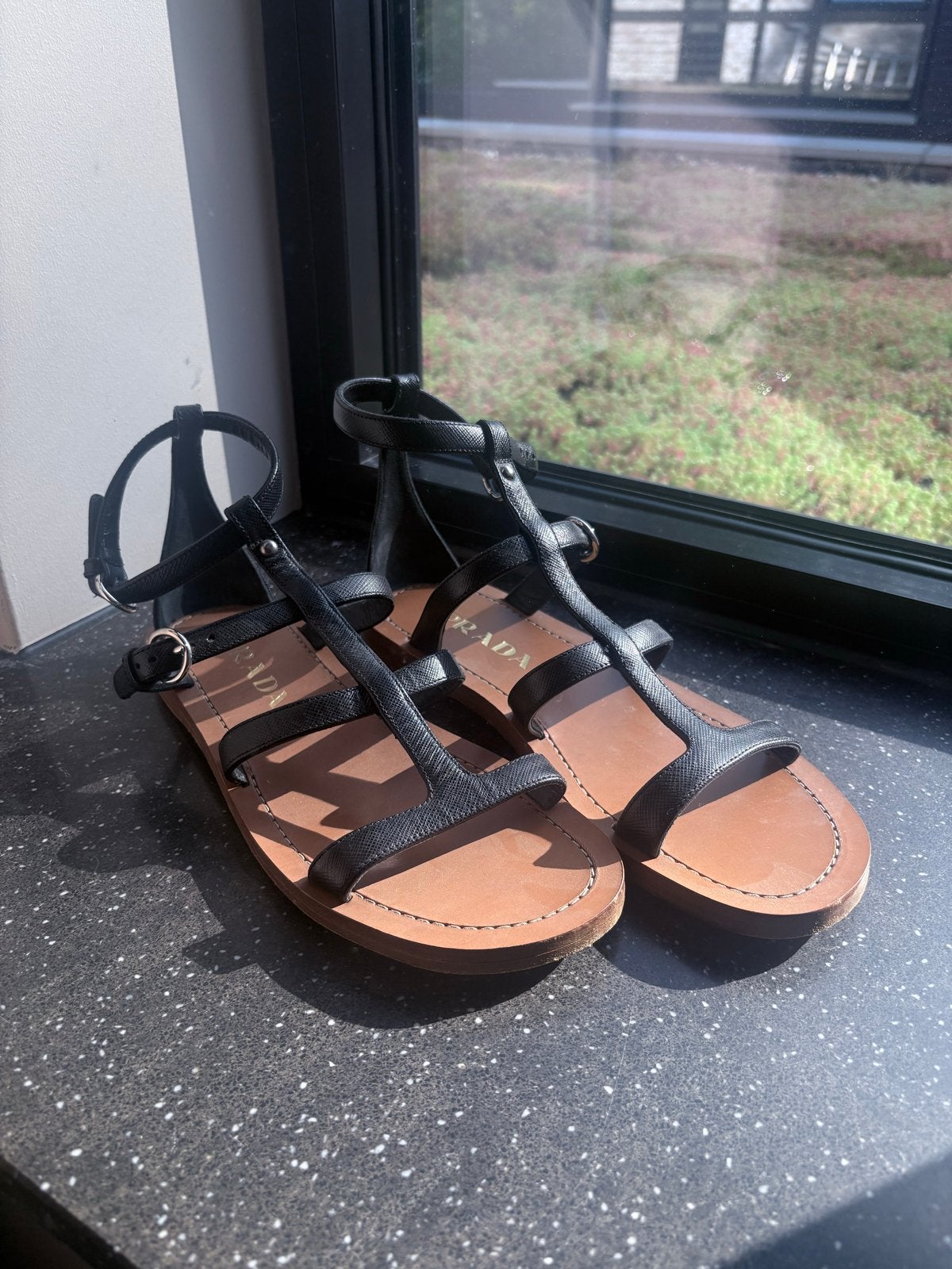 Prada Milano Zwarte Leren Sandalen Maat 38, Ophalen of Verzenden, Gedragen, Zwart, Sandalen of Muiltjes