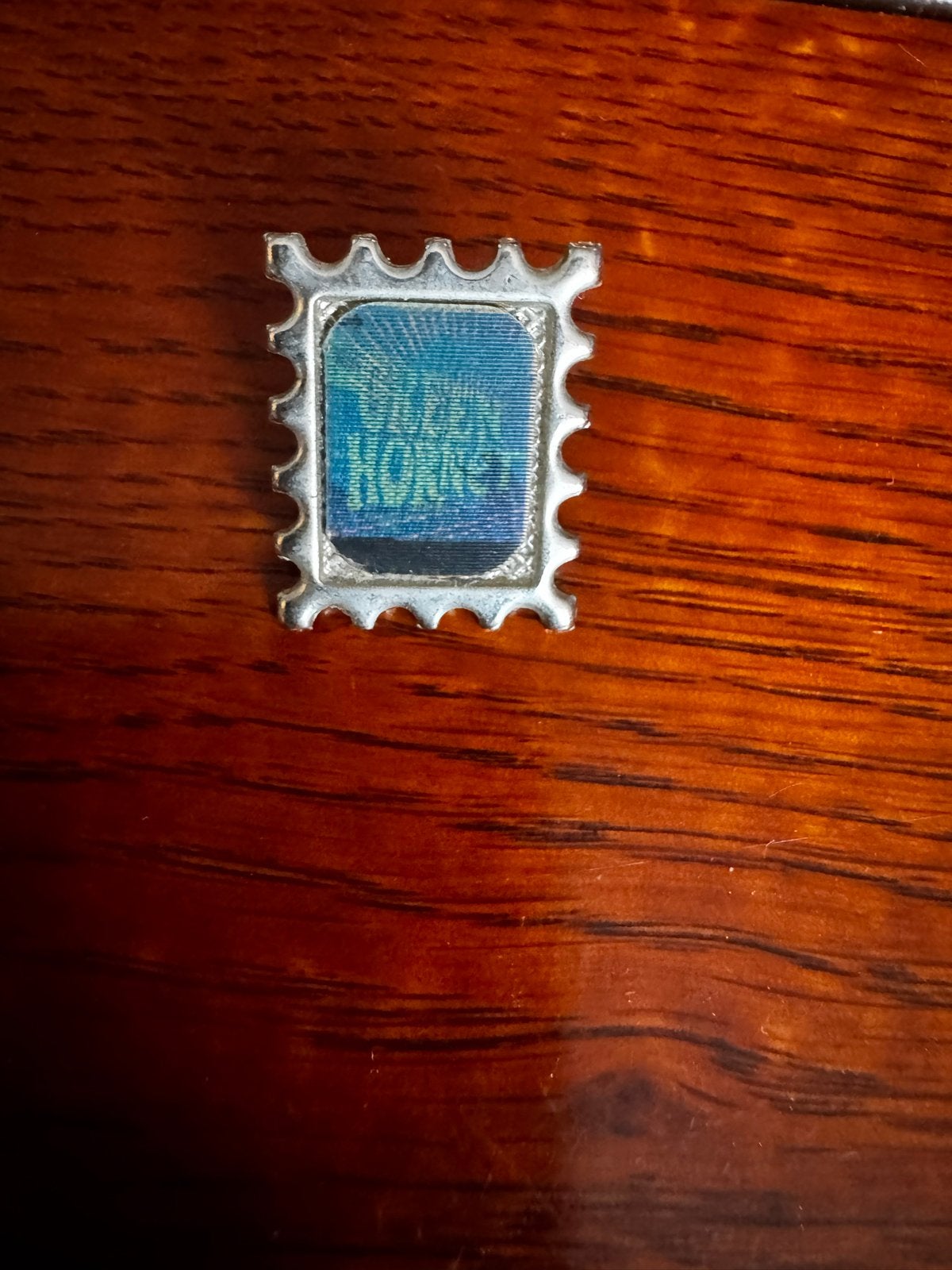 The Green Hornet Pin - Vintage Speldje, Ophalen of Verzenden, Zo goed als nieuw, Figuurtje, Speldje of Pin