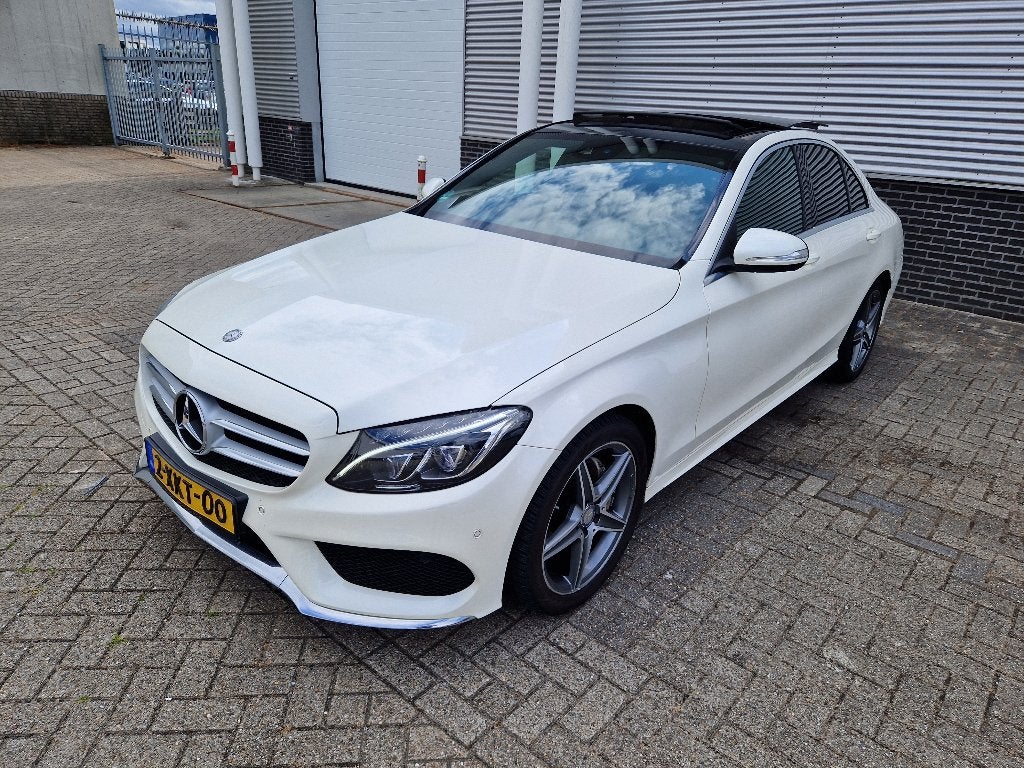Mercedes-Benz C-Klasse C200 AMG Panoramadak Burmester Leder, Auto's, 1800 kg, Zwart, 4 cilinders, Wit