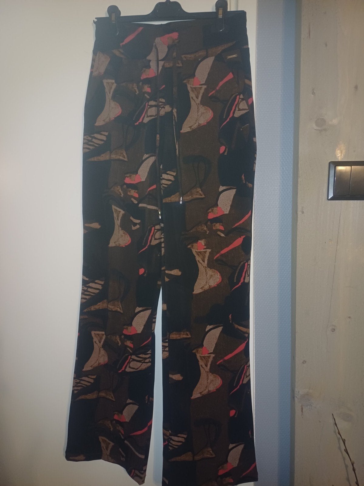 Mi Piace Travelbroek StraightLeg Zwart Bruin Print Mt S, Nieuw, Ophalen of Verzenden, Lang, Mp