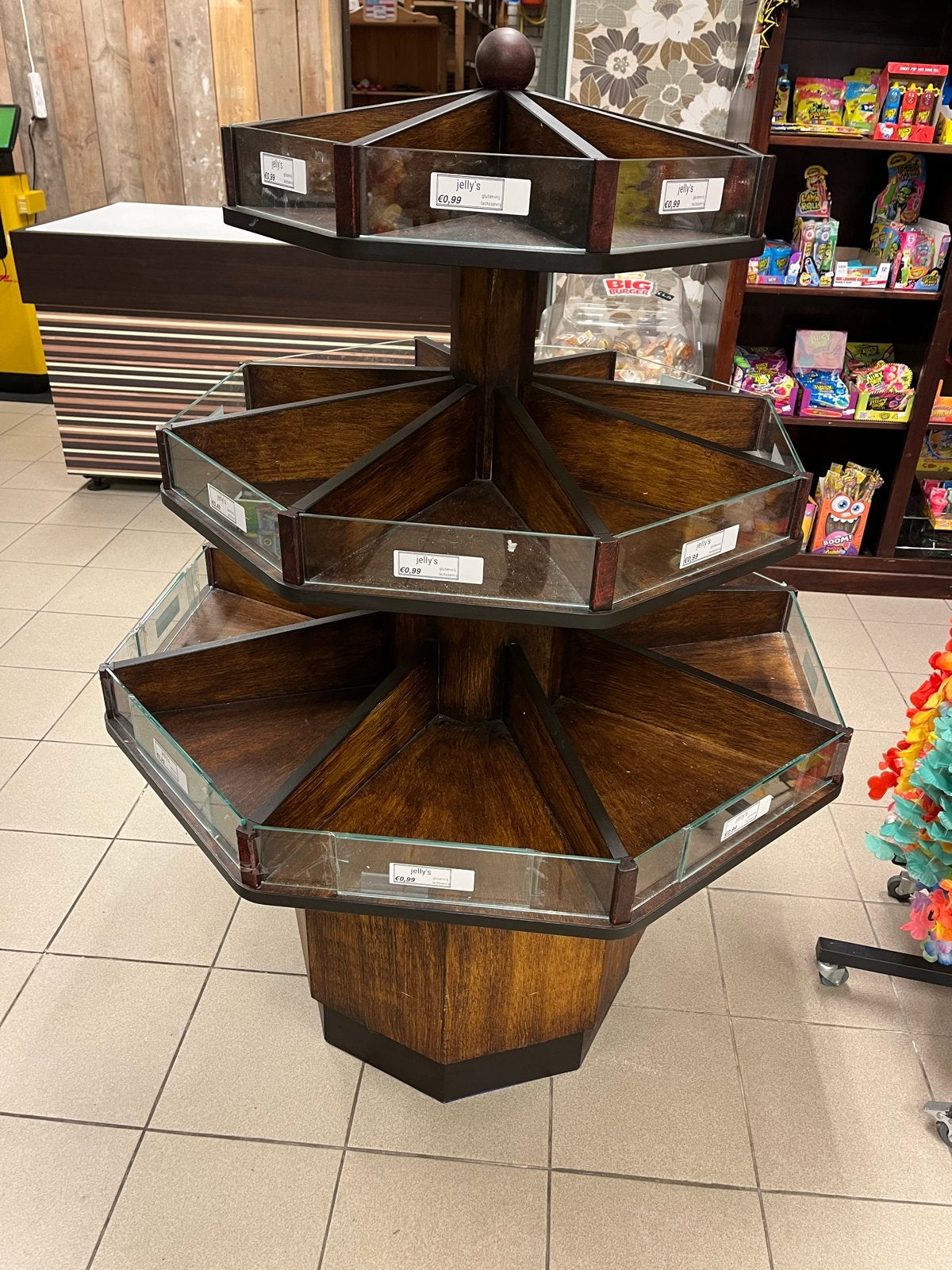 Houten displayrek met glazen vakken, Ophalen