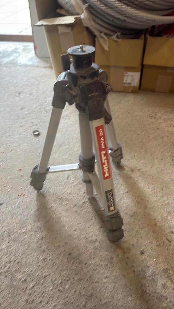 Hilti statief pma 20, Ophalen, Zo goed als nieuw, Minder dan 150 cm, Driepoot