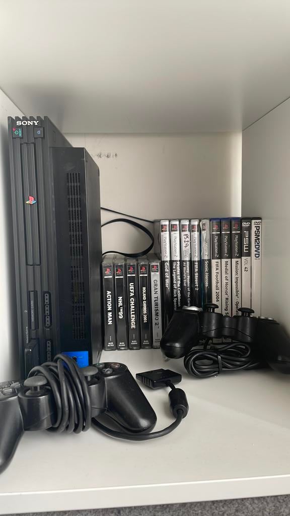 Ps2 met toebehoren en games, Spelcomputers en Games, Spelcomputers | Sony PlayStation 2, Met games, Met 2 controllers, Ophalen of Verzenden