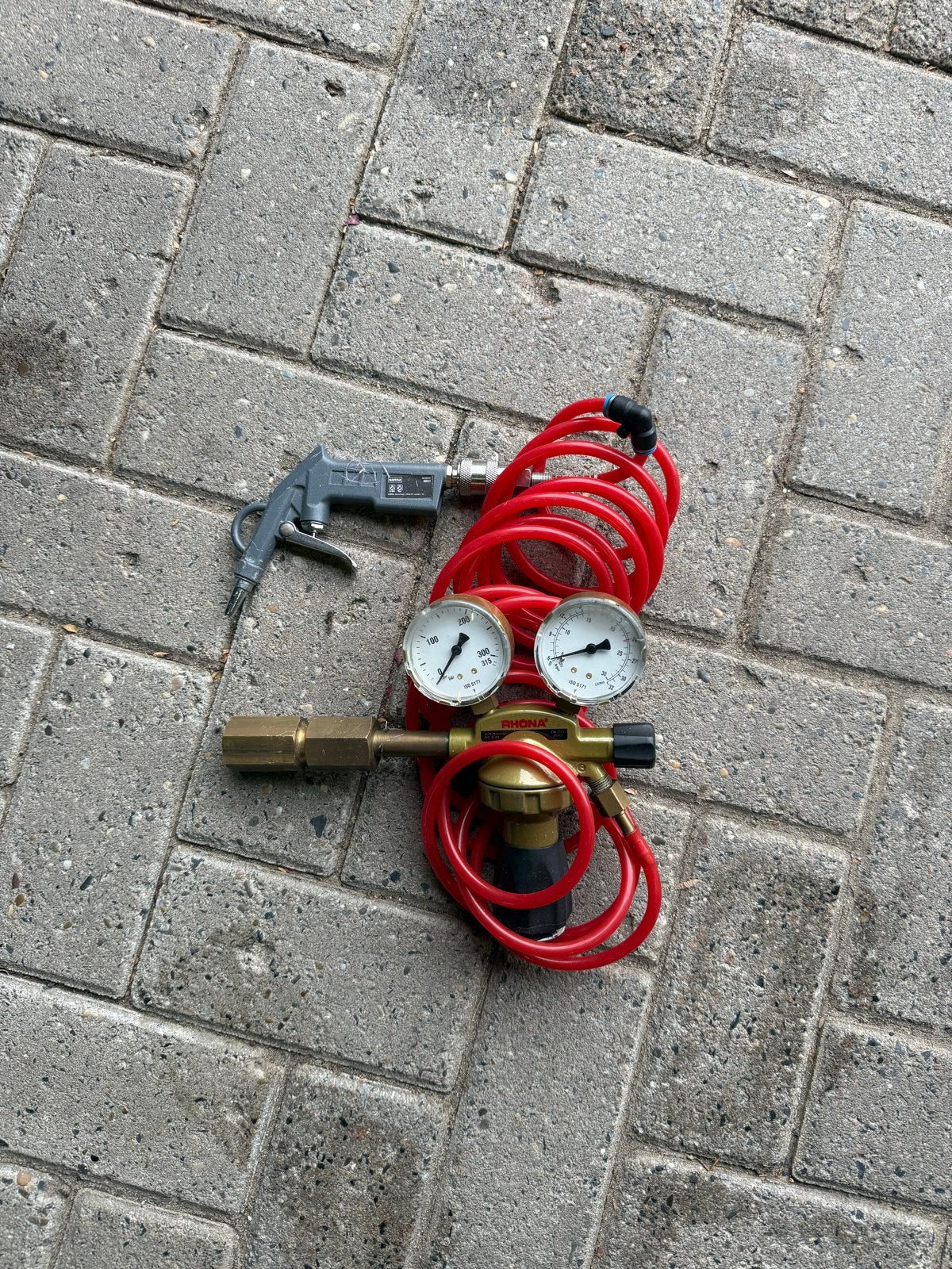 Reduceerventiel met luchtslang en blaaspistool, Doe-het-zelf en Verbouw, Compressors, Ophalen of Verzenden, Gebruikt, 10 bar of meer
