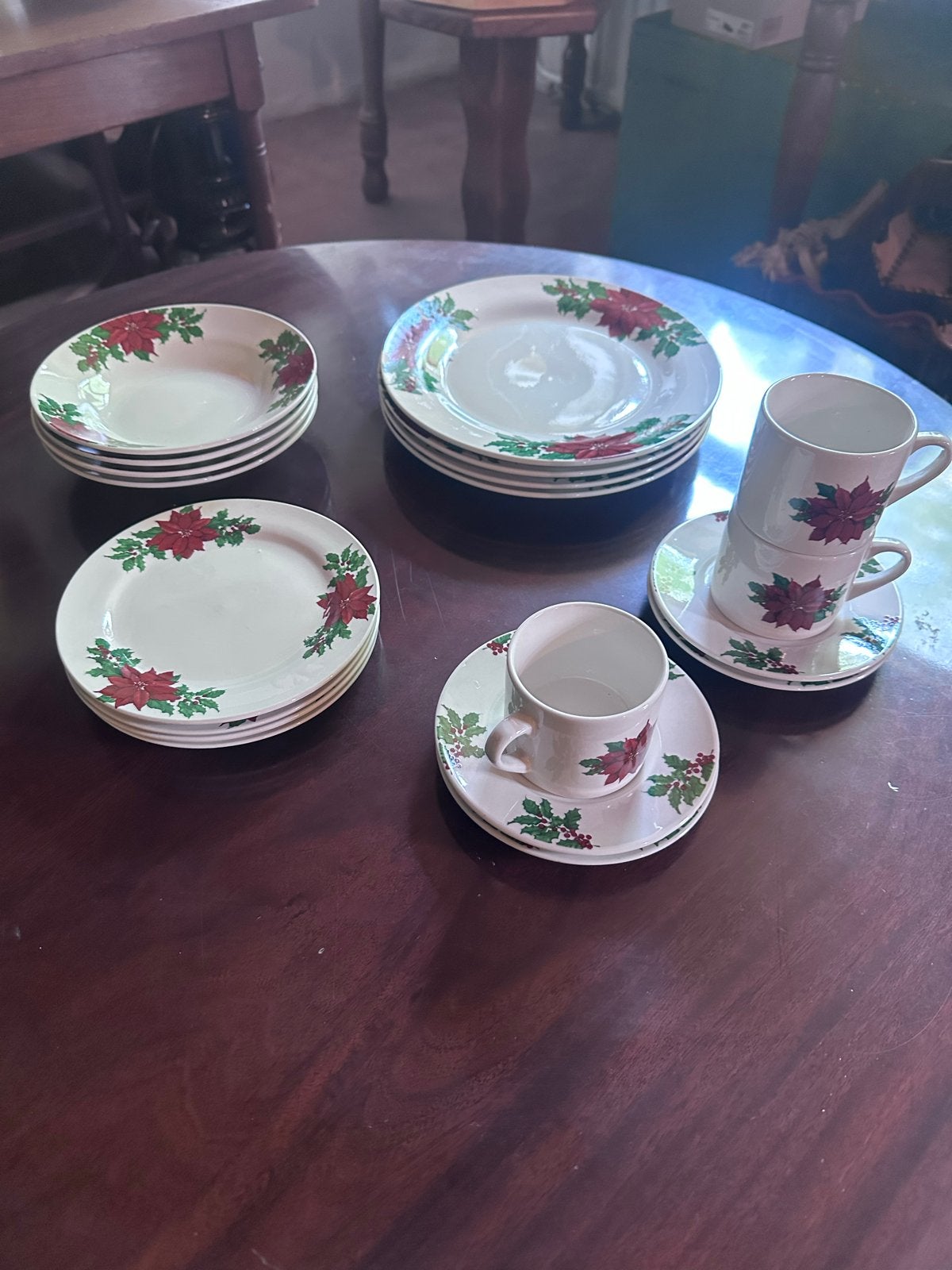 Kerstservies met Poinsettia decoratie - Borden, kommen, kopj, Ophalen, Gebruikt, Overige merken, Keramiek
