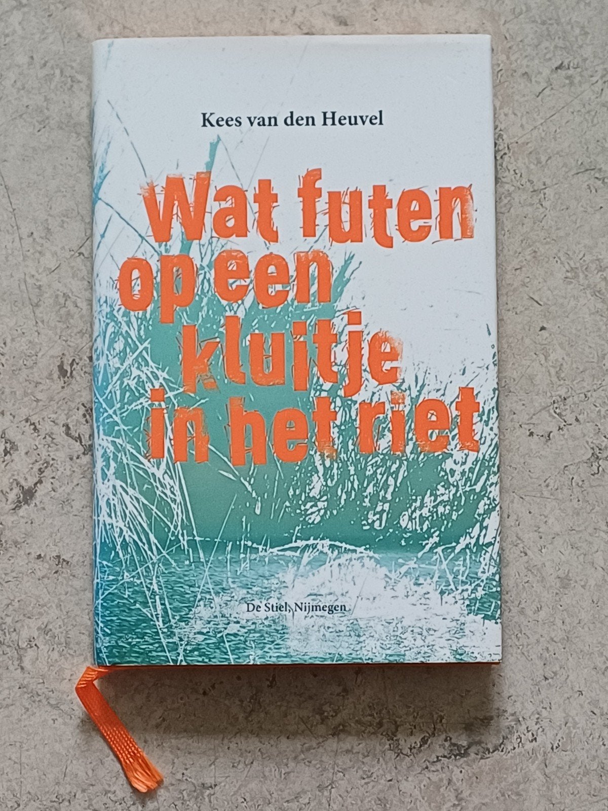 Wat futen op een kluitje in het riet - Kees van den Heuvel, Boeken, Ophalen of Verzenden, Zo goed als nieuw, Kees van den Heuvel