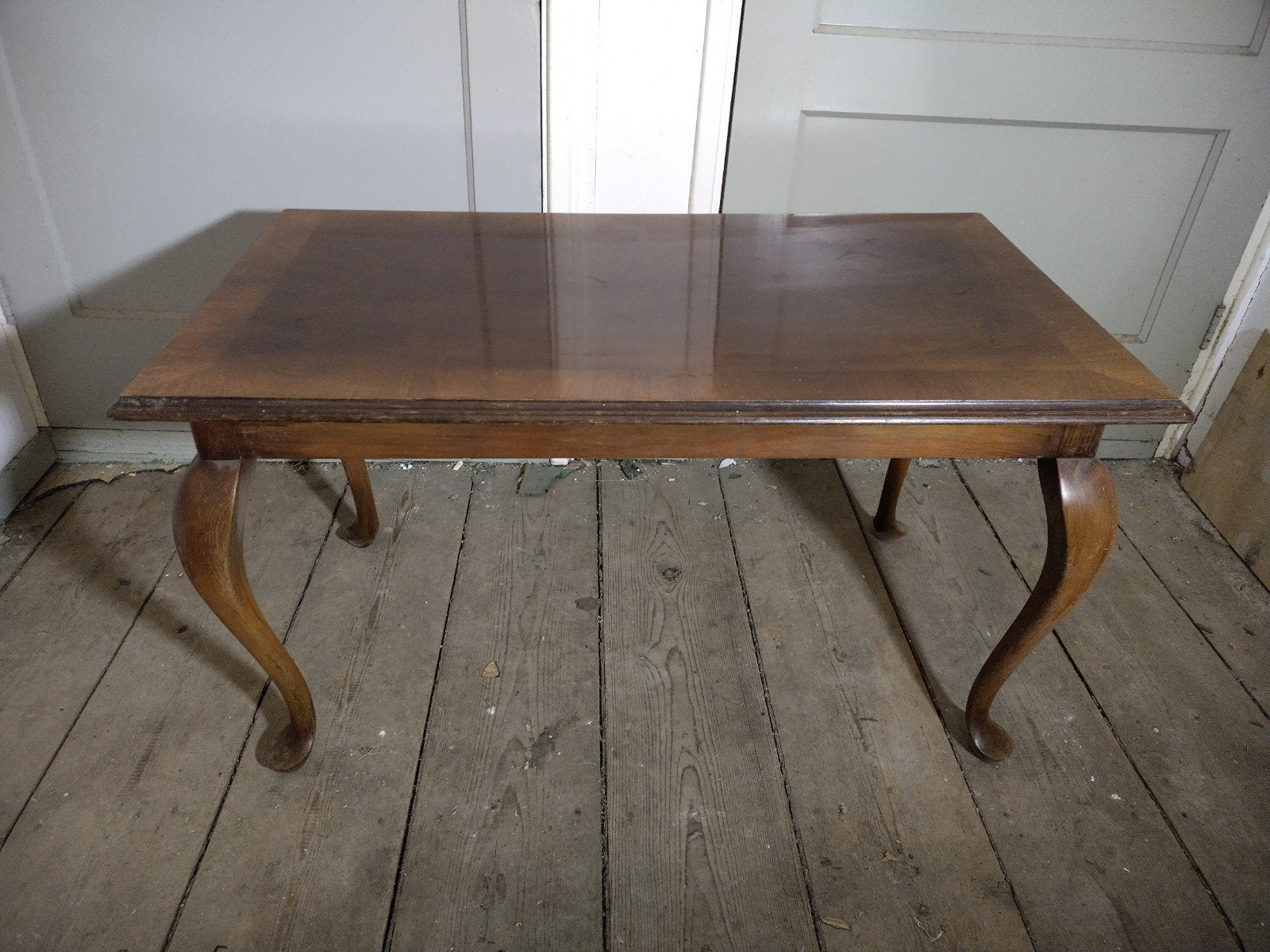 Antieke salontafel met sierlijke poten, Ophalen