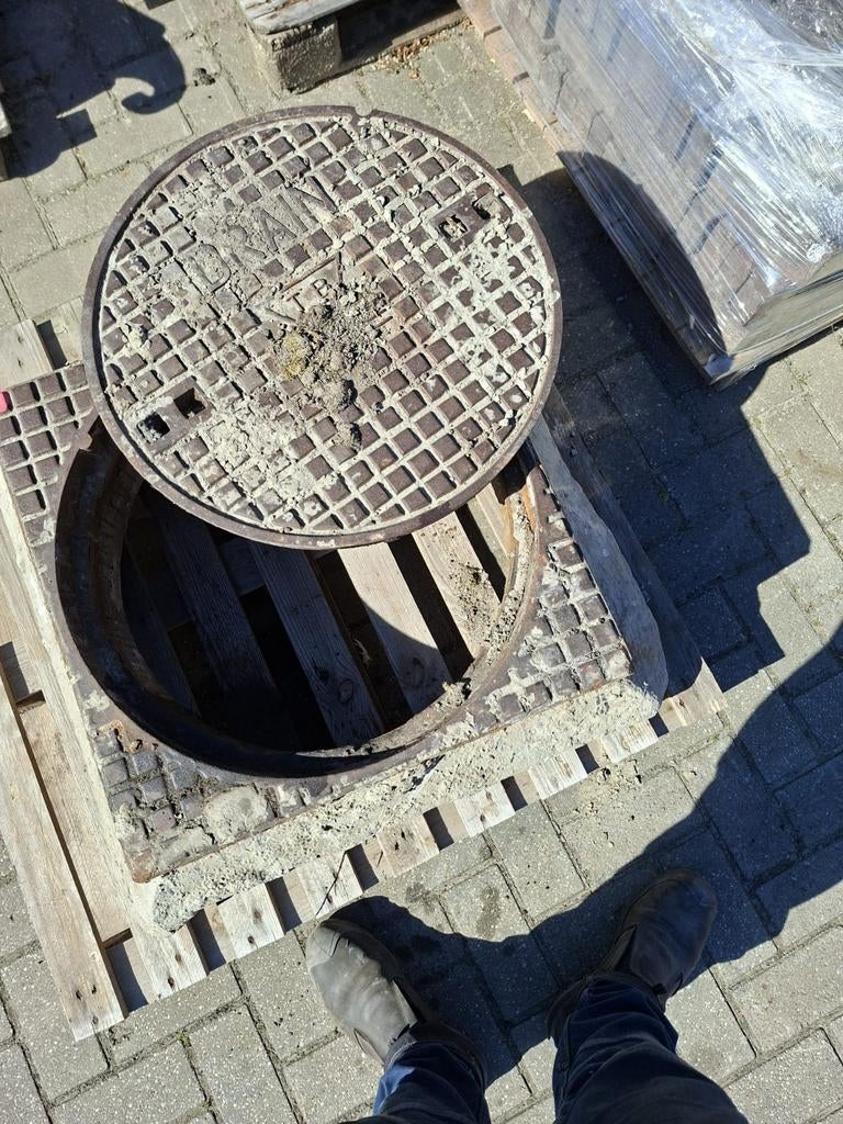 Gietijzeren putkop met deksel, Doe-het-zelf en Verbouw, Buizen en Afvoer, Gebruikt, Ophalen of Verzenden, Minder dan 2 meter, 80 mm of meer