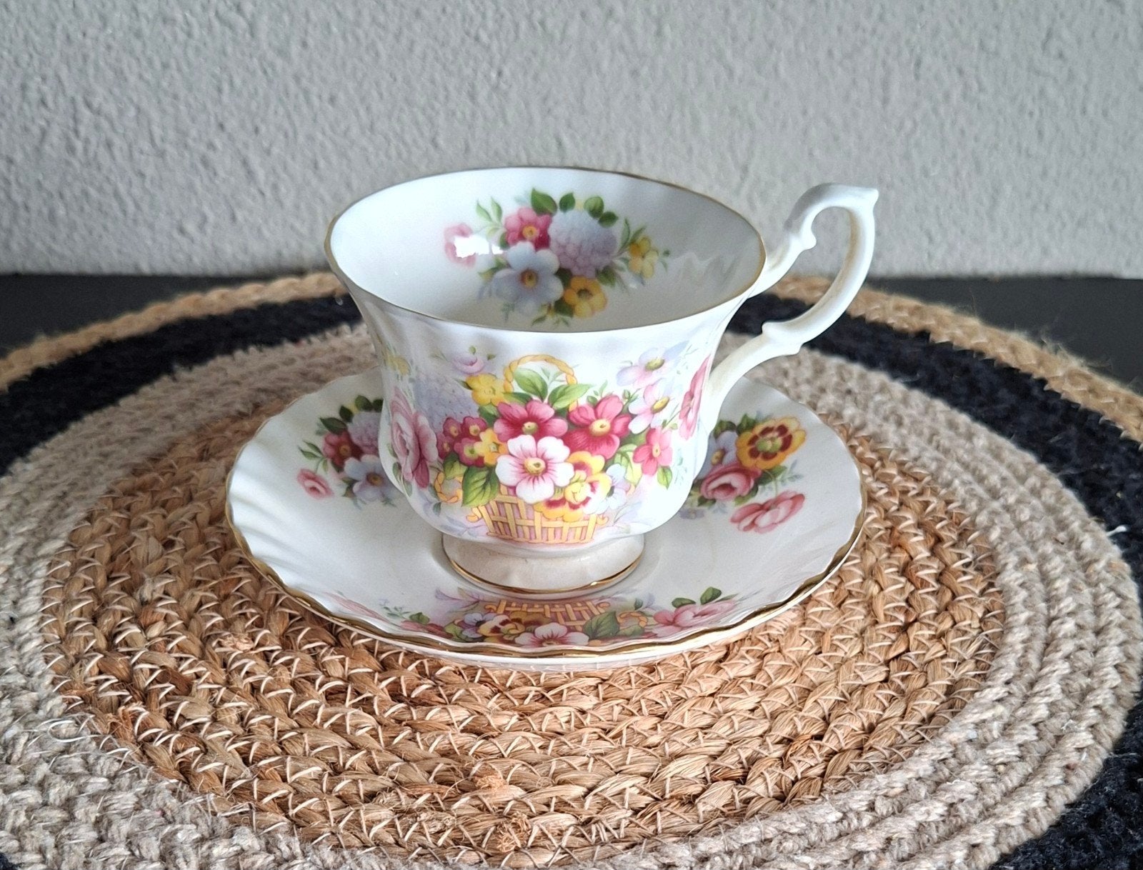 ROYAL ALBERT 1 Kop&Schotel, Antiek en Kunst, Ophalen of Verzenden