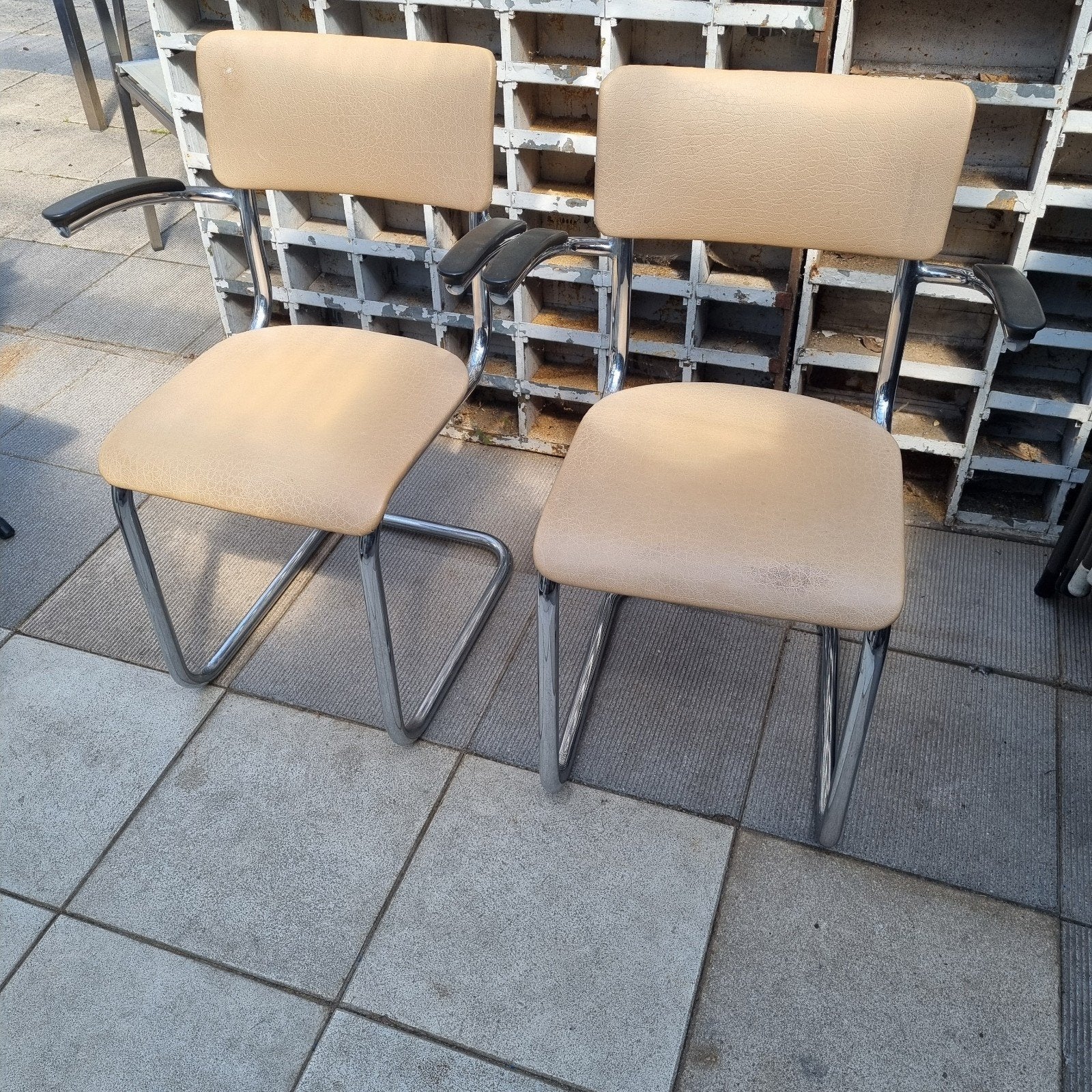 jaren 50 of 60 Gispen stoelen met armleuningen, Ophalen, Gebruikt, Leer