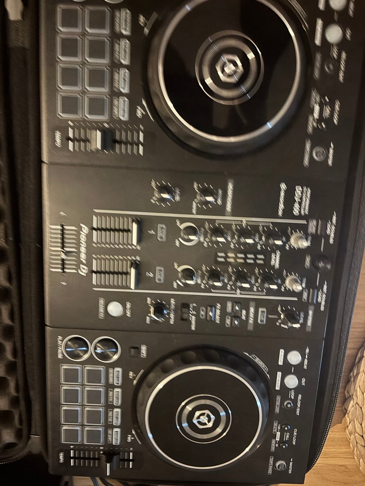 Foto 3 van Pioneer DDJ-400 + 2x DM 40 Pioneer Speakers + Pioneer Case