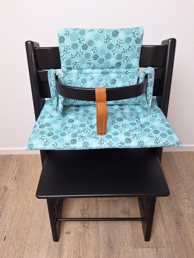 Stokke tripp trapp stoel met beugel en leertje en kussenset., Ophalen, Zo goed als nieuw, Meegroeistoel