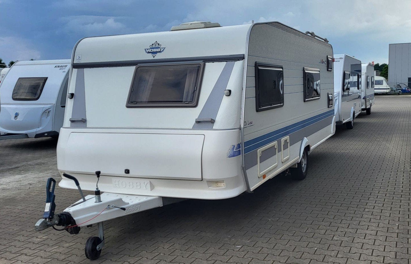 Hobby De Luxe 560 KMFe - met seizoensplek!, Mover, Rondzit, Particulier, 6 tot 7 meter